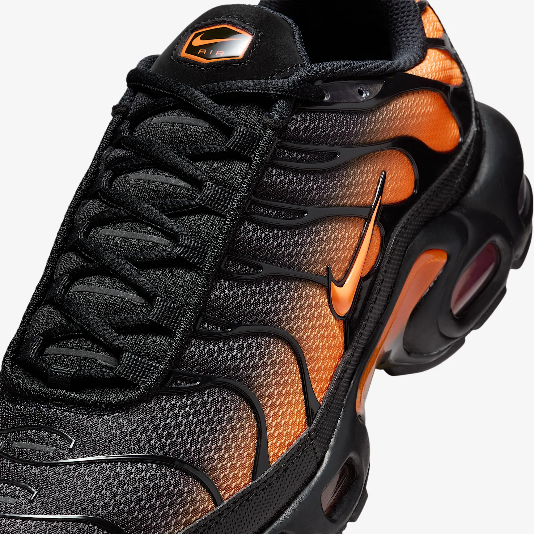 DC8453_Nike-Air-Max-Plus_BLACK-TOTAL-ORANGE_DM0032-025_img6