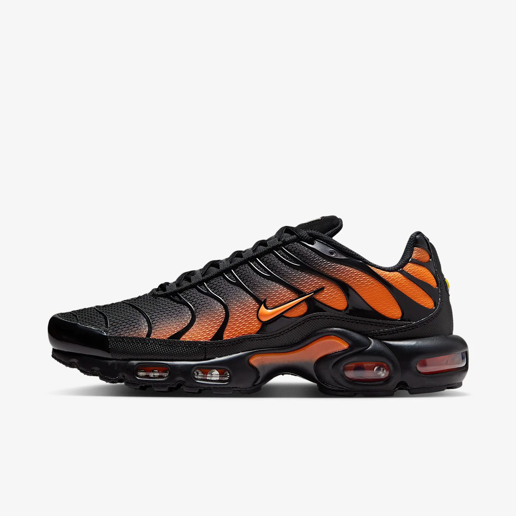 DC8453_Nike-Air-Max-Plus_BLACK-TOTAL-ORANGE_DM0032-025_img0