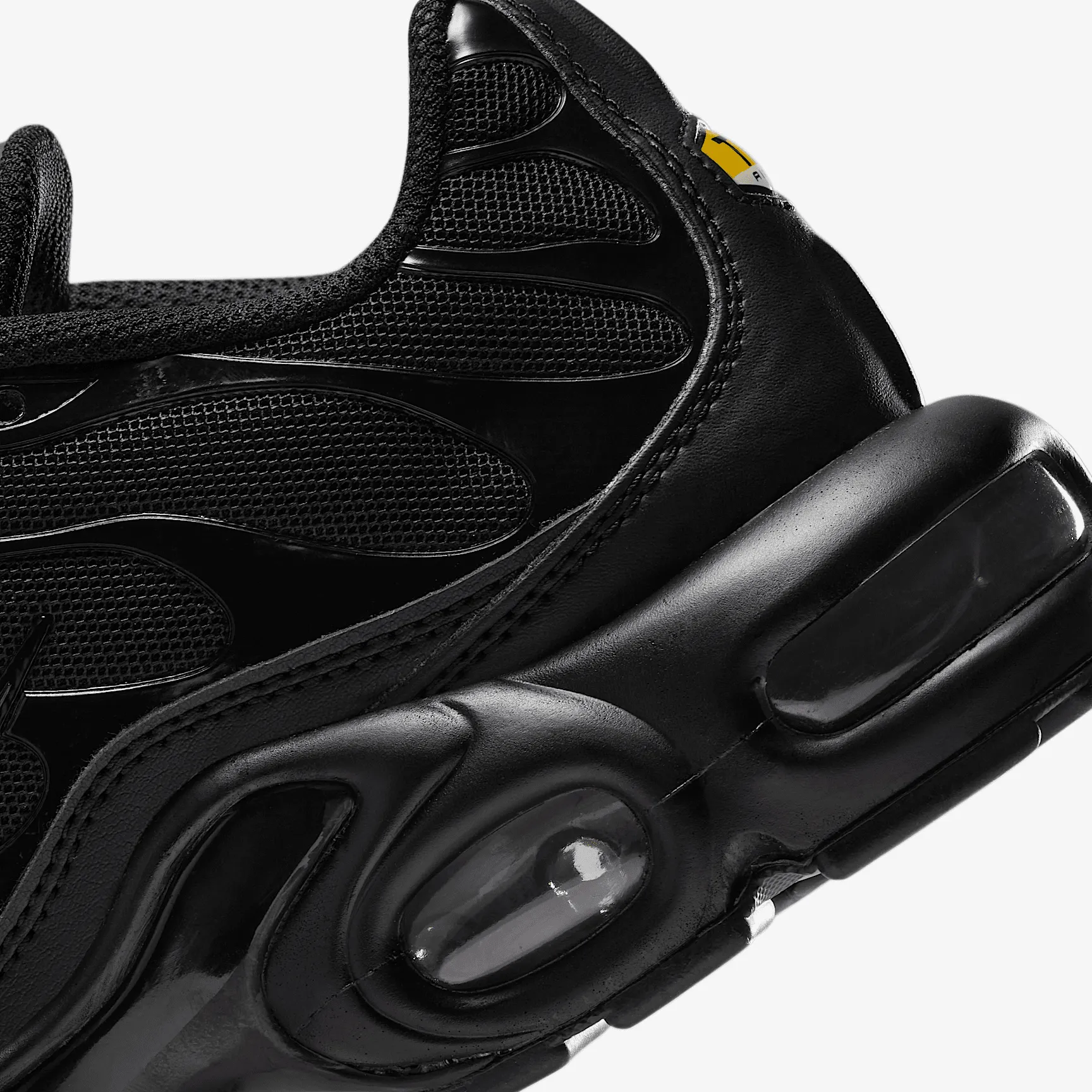 000000_Nike-Air-Max-Plus-WMNS_TRIPLE-BLACK_DM2362-002_img7