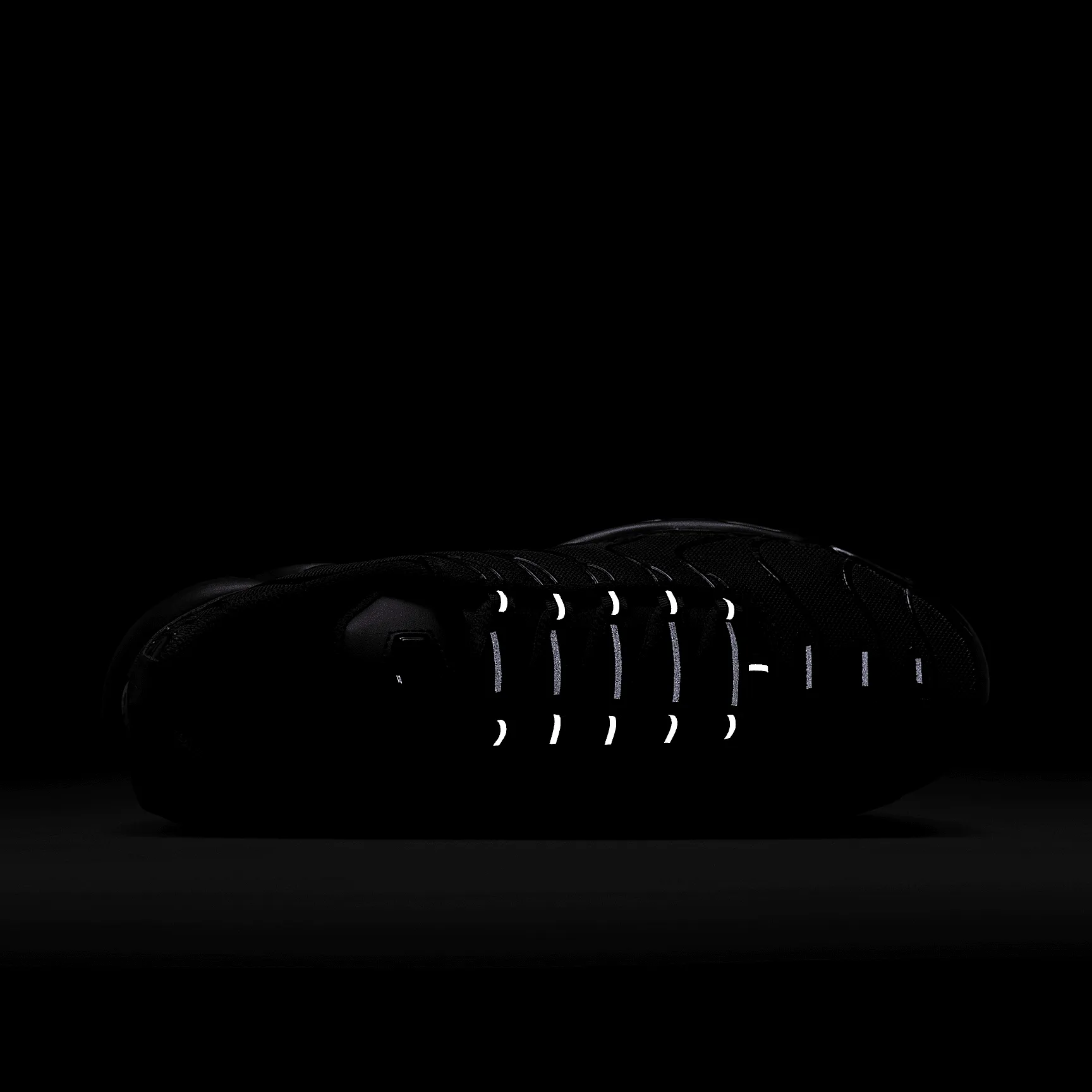 000000_Nike-Air-Max-Plus-WMNS_TRIPLE-BLACK_DM2362-002_img8