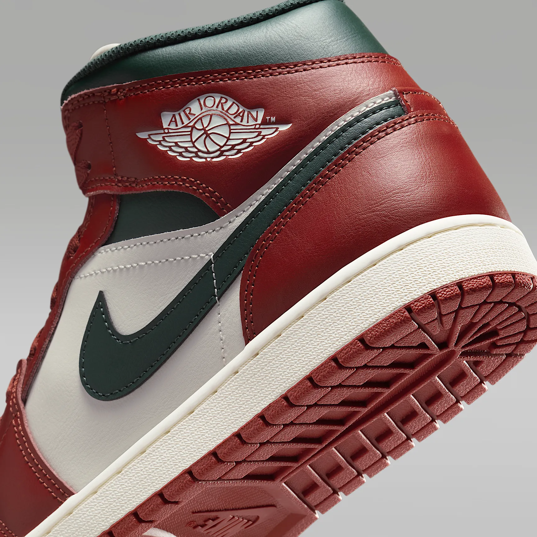 661415_Air-Jordan-1-Mid_REDSTONE-MIDNIGHT-GREEN_DQ8426-105_img7
