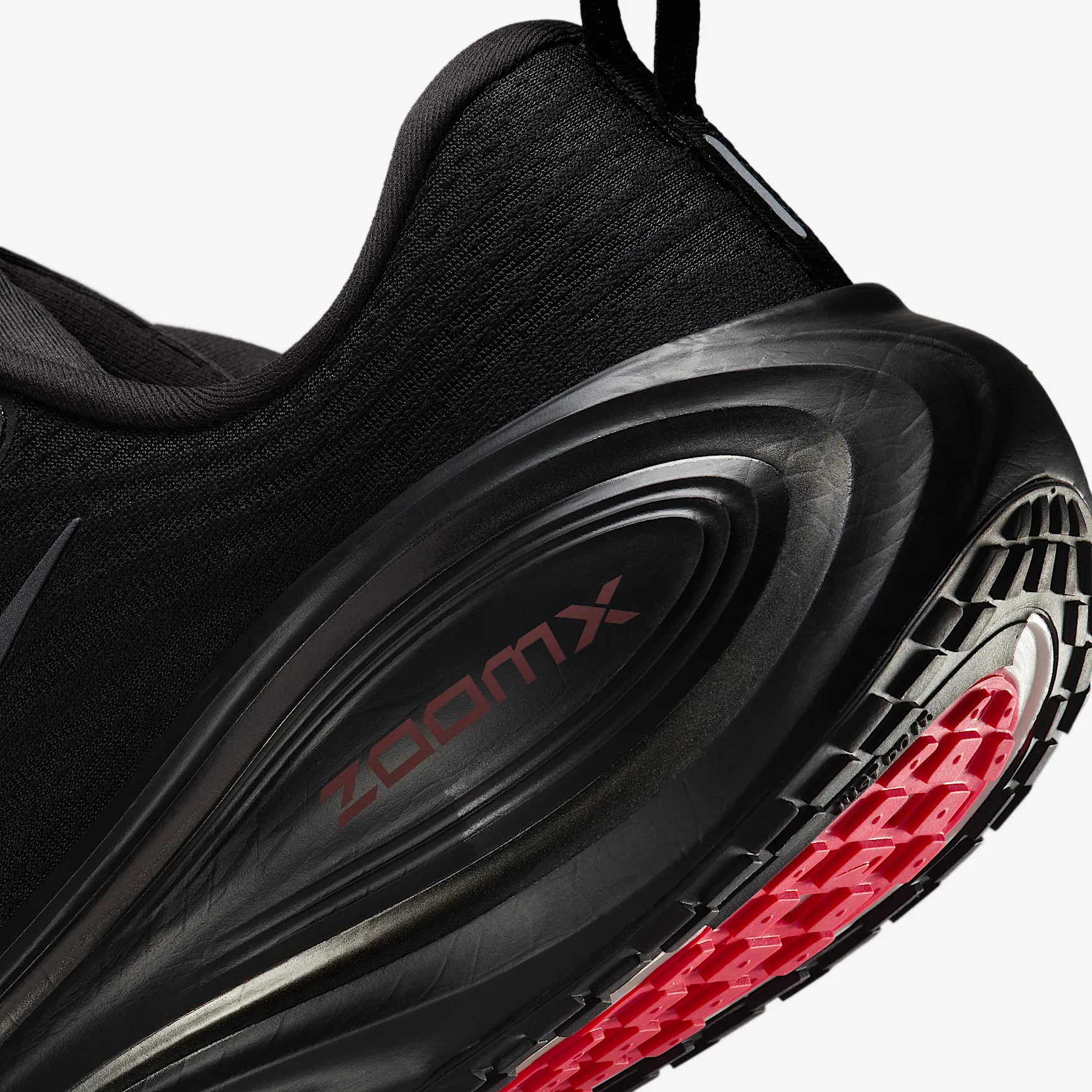 000000_Nike-Vomero-Plus_BLACK-BRIGHT-CRIMSON_HV8150-007_img7