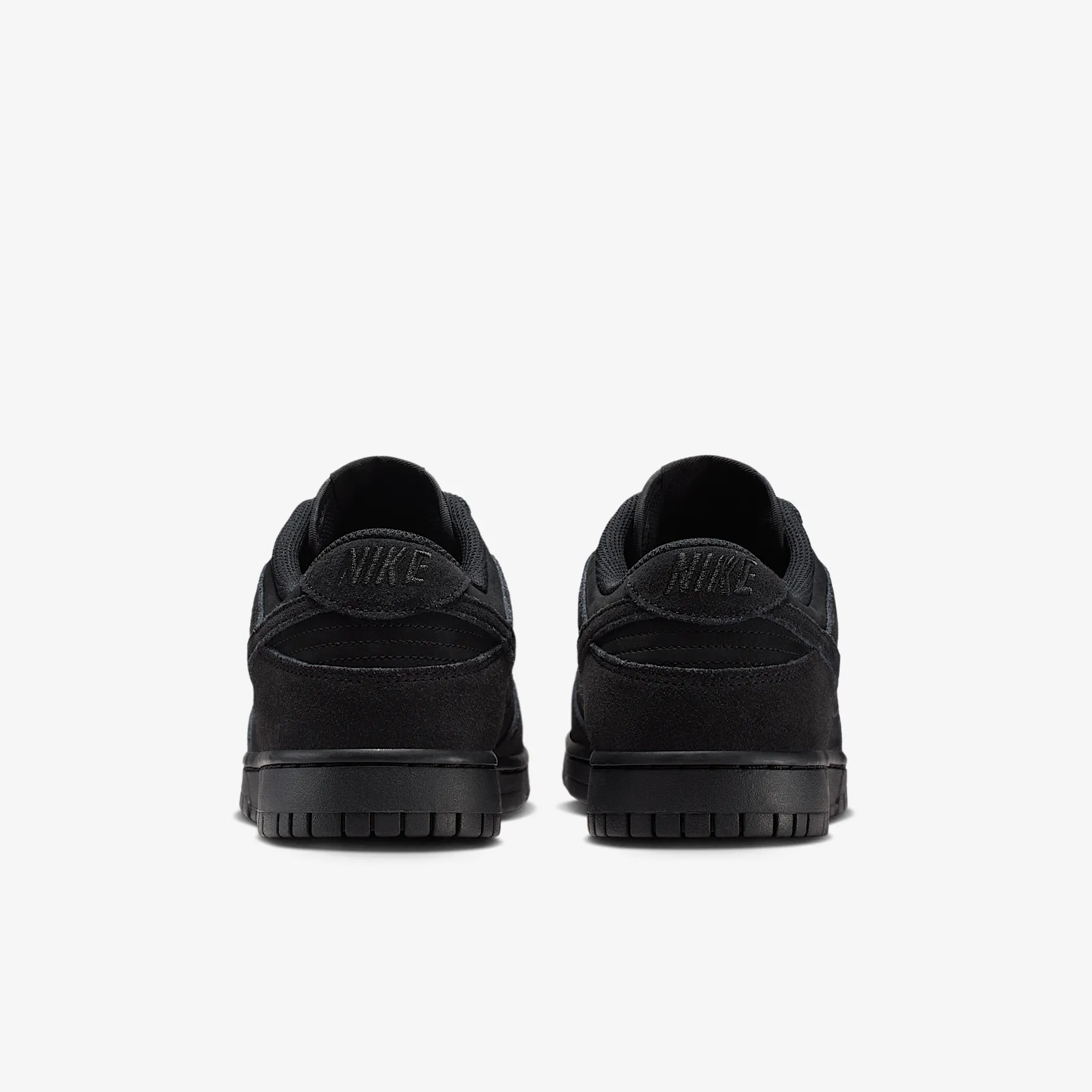 000000_Nike-Dunk-Low-Retro-SE_TRIPLE-BLACK-SUEDE_IB6651-001_img5