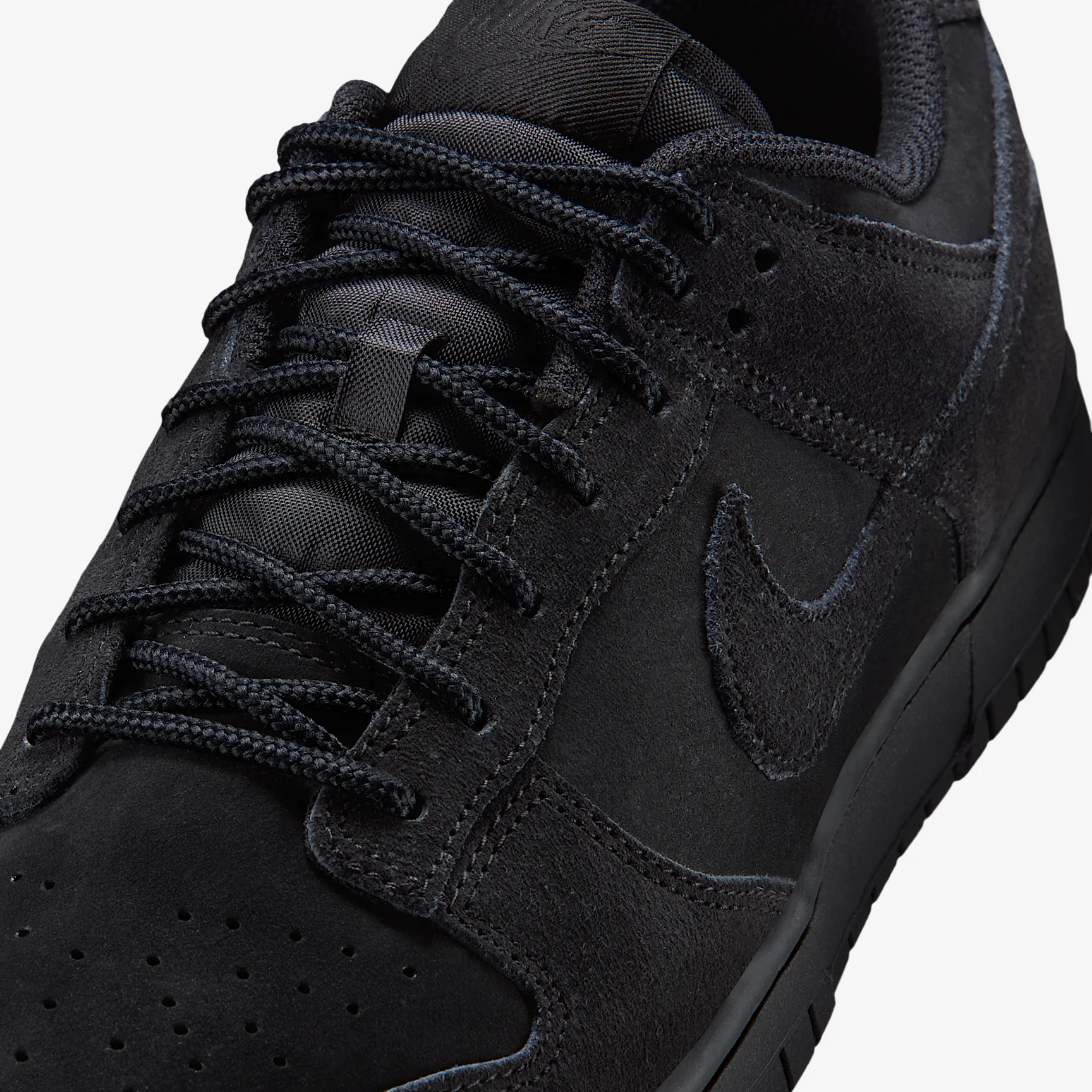 000000_Nike-Dunk-Low-Retro-SE_TRIPLE-BLACK-SUEDE_IB6651-001_img6