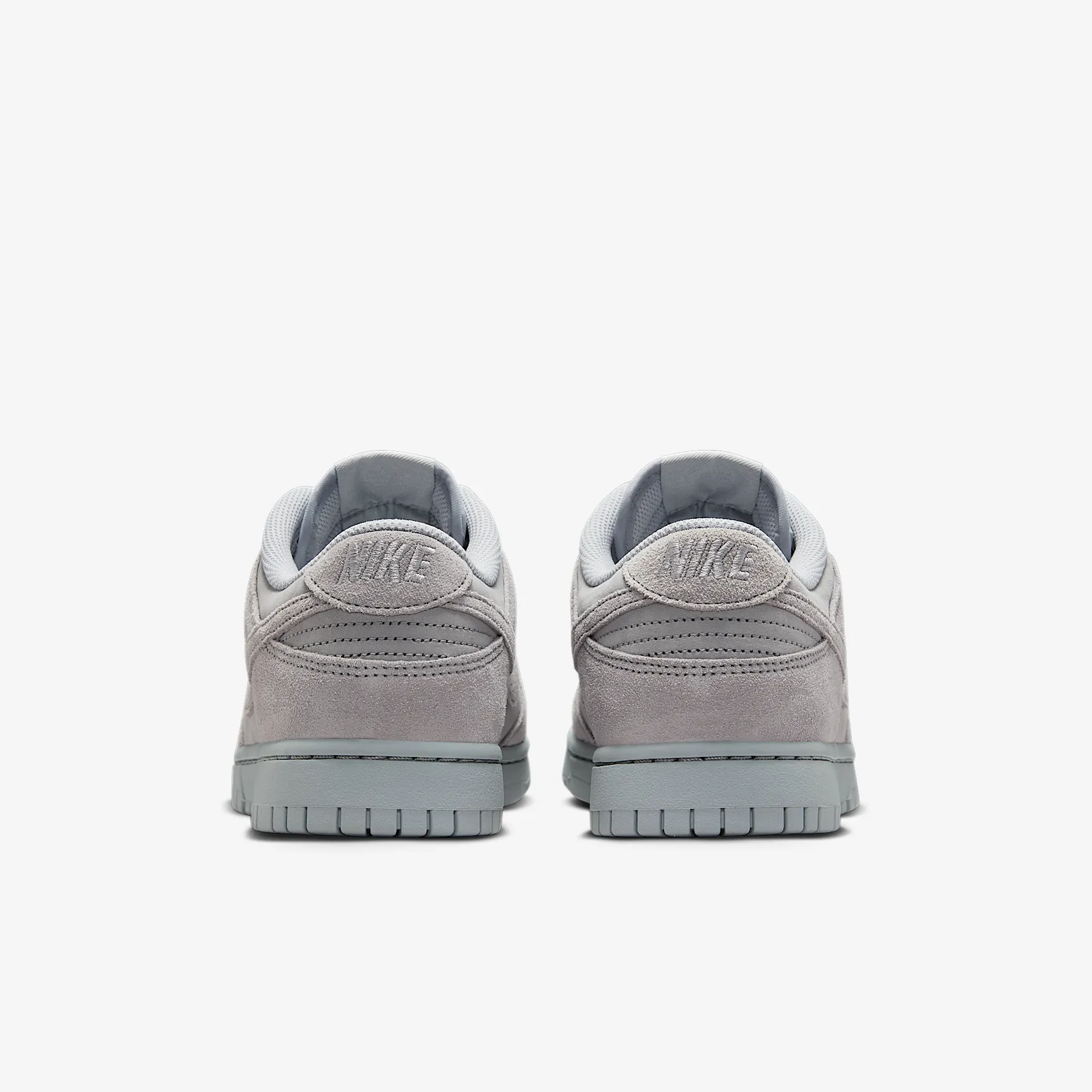 686E70_Nike-Dunk-Low-Retro-SE_WOLF-GREY-SUEDE_IB6651-002_img5