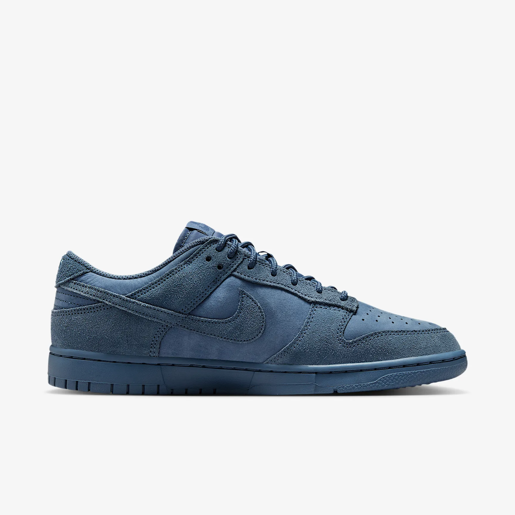2D4153_Nike-Dunk-Low-Retro-SE_DIFFUSED-BLUE-SUEDE_IB6651-400_img2