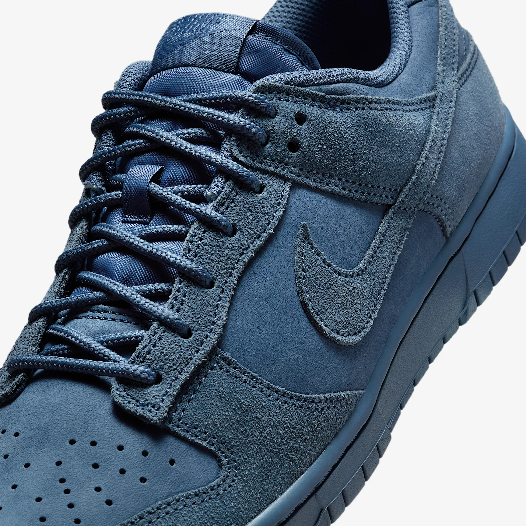 2D4153_Nike-Dunk-Low-Retro-SE_DIFFUSED-BLUE-SUEDE_IB6651-400_img6