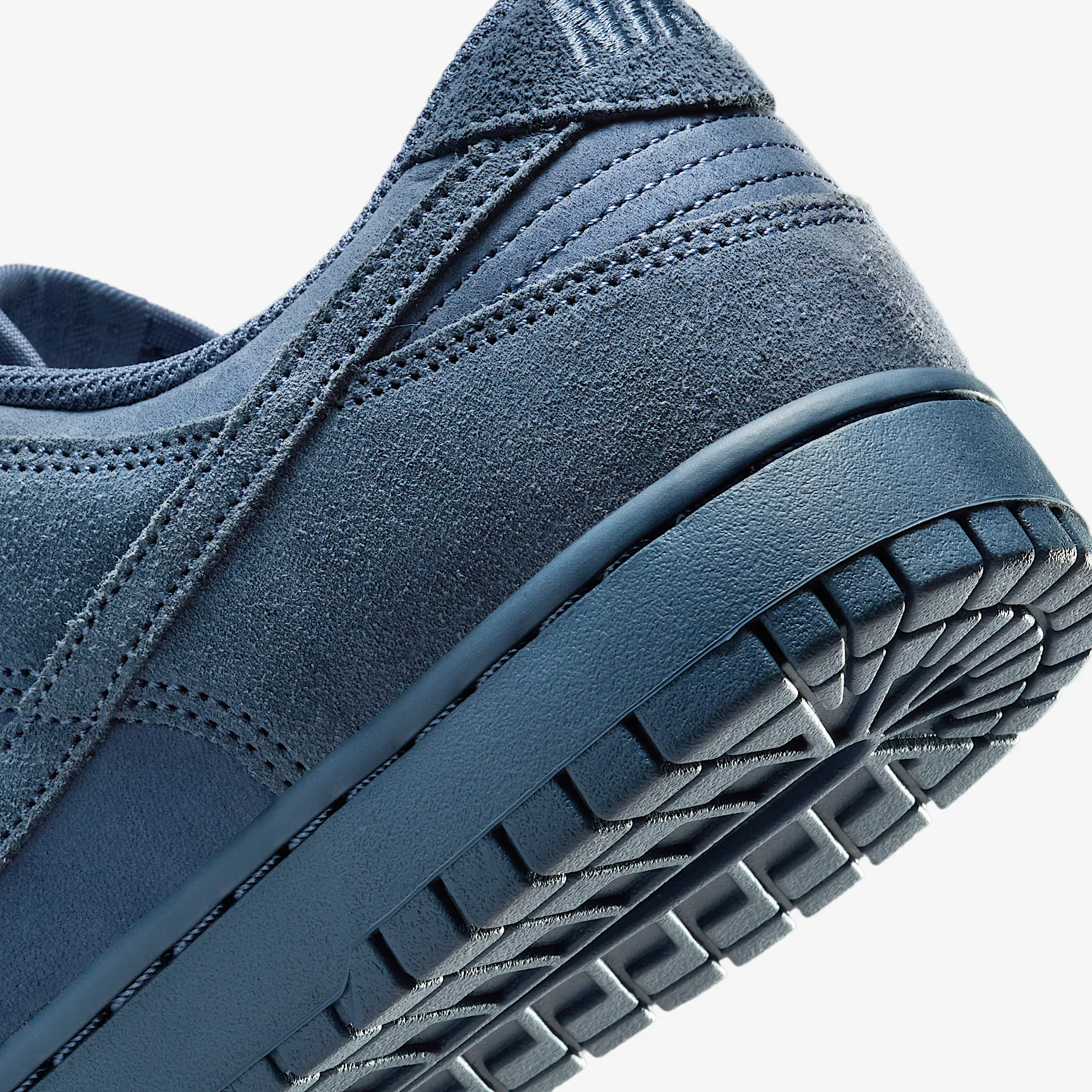 2D4153_Nike-Dunk-Low-Retro-SE_DIFFUSED-BLUE-SUEDE_IB6651-400_img7