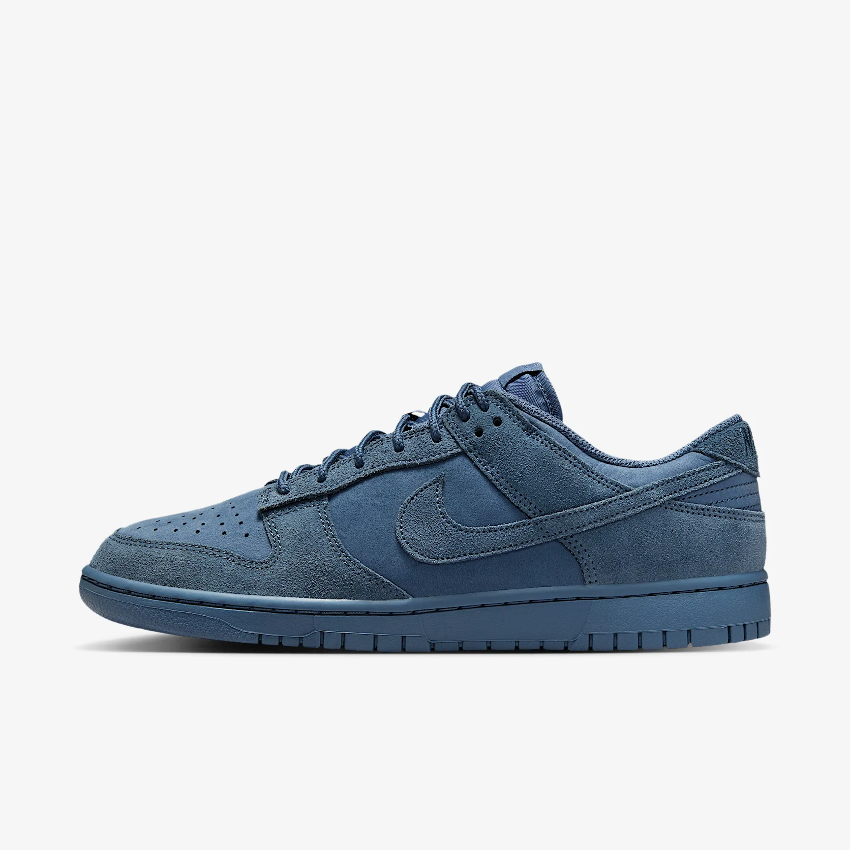 2D4153_Nike-Dunk-Low-Retro-SE_DIFFUSED-BLUE-SUEDE_IB6651-400_img0