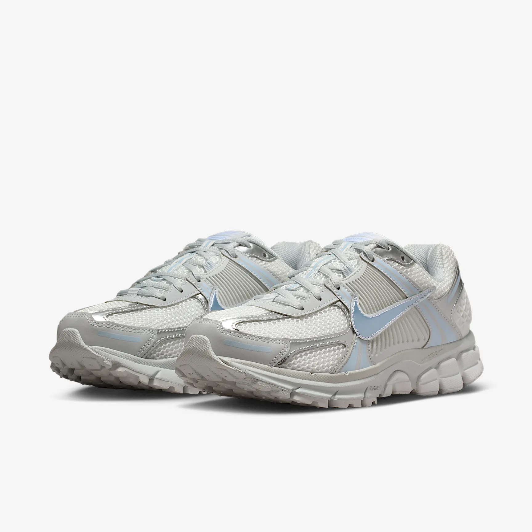 A6B7C6_Nike-Zoom-Vomero-5-WMNS_PURE-PLATINUM-CELESTINE-BLUE_IB8929-001_img4