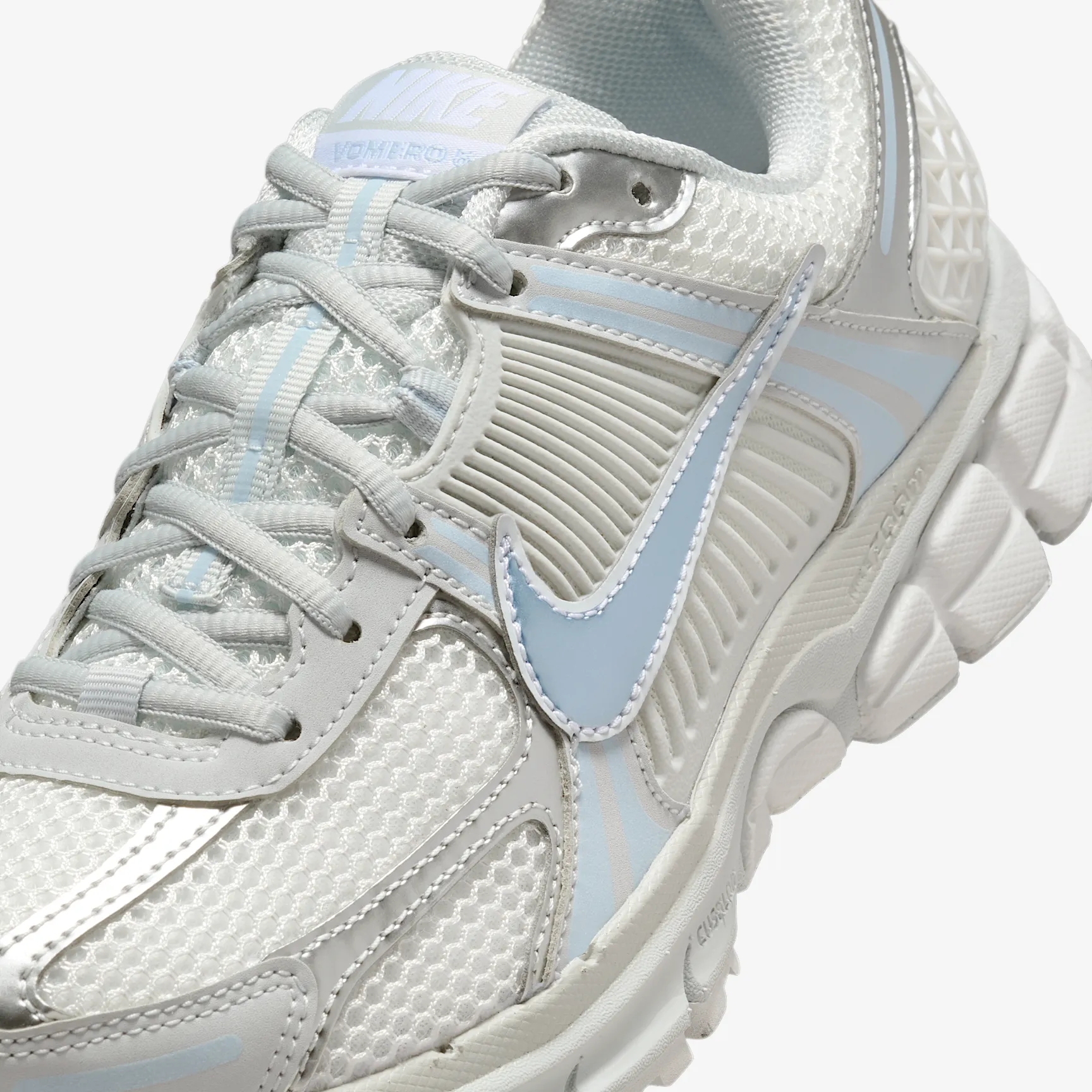 A6B7C6_Nike-Zoom-Vomero-5-WMNS_PURE-PLATINUM-CELESTINE-BLUE_IB8929-001_img6