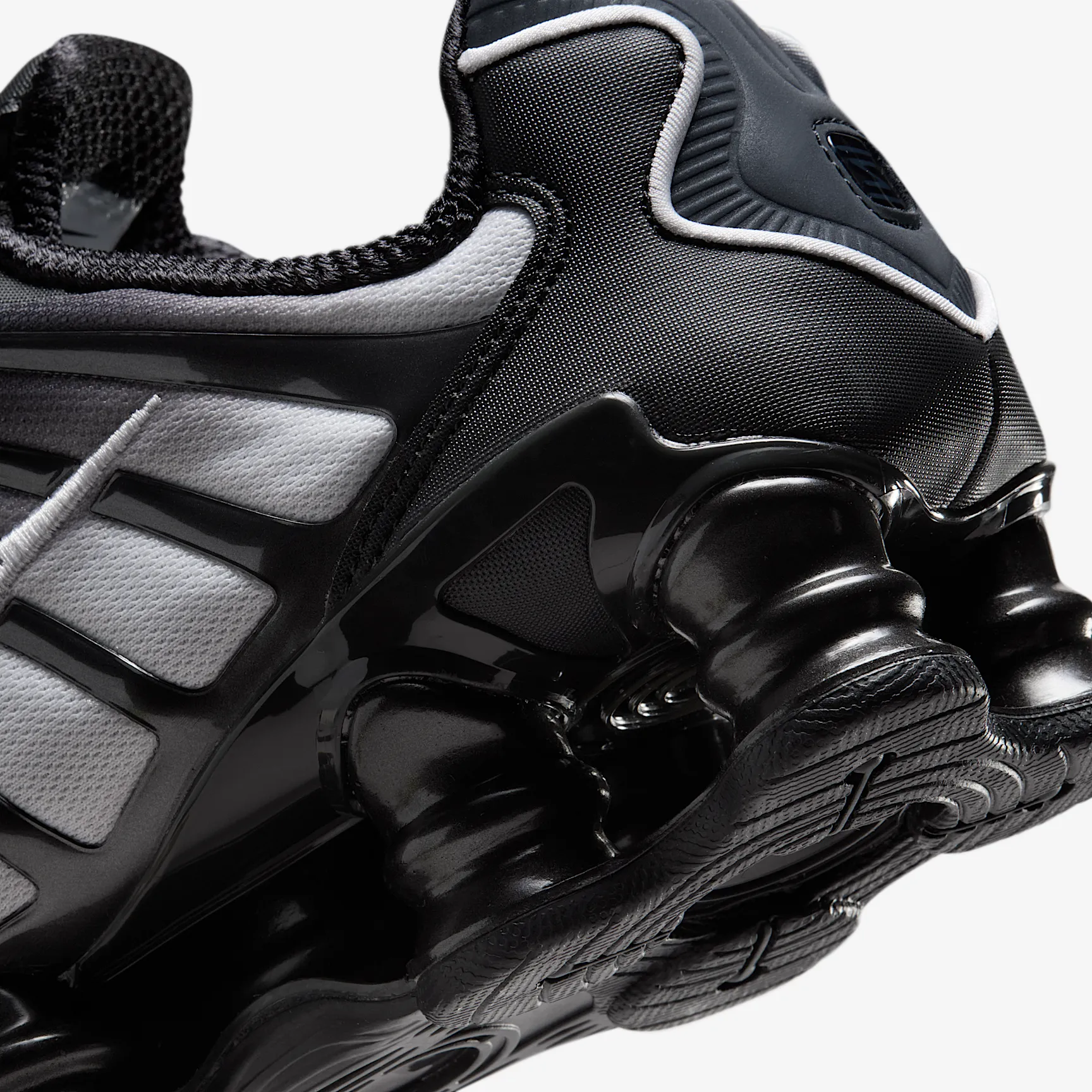 000000_Nike-Shox-TL-Fade-WMNS_BLACK-WHITE_IH1336-002_img7