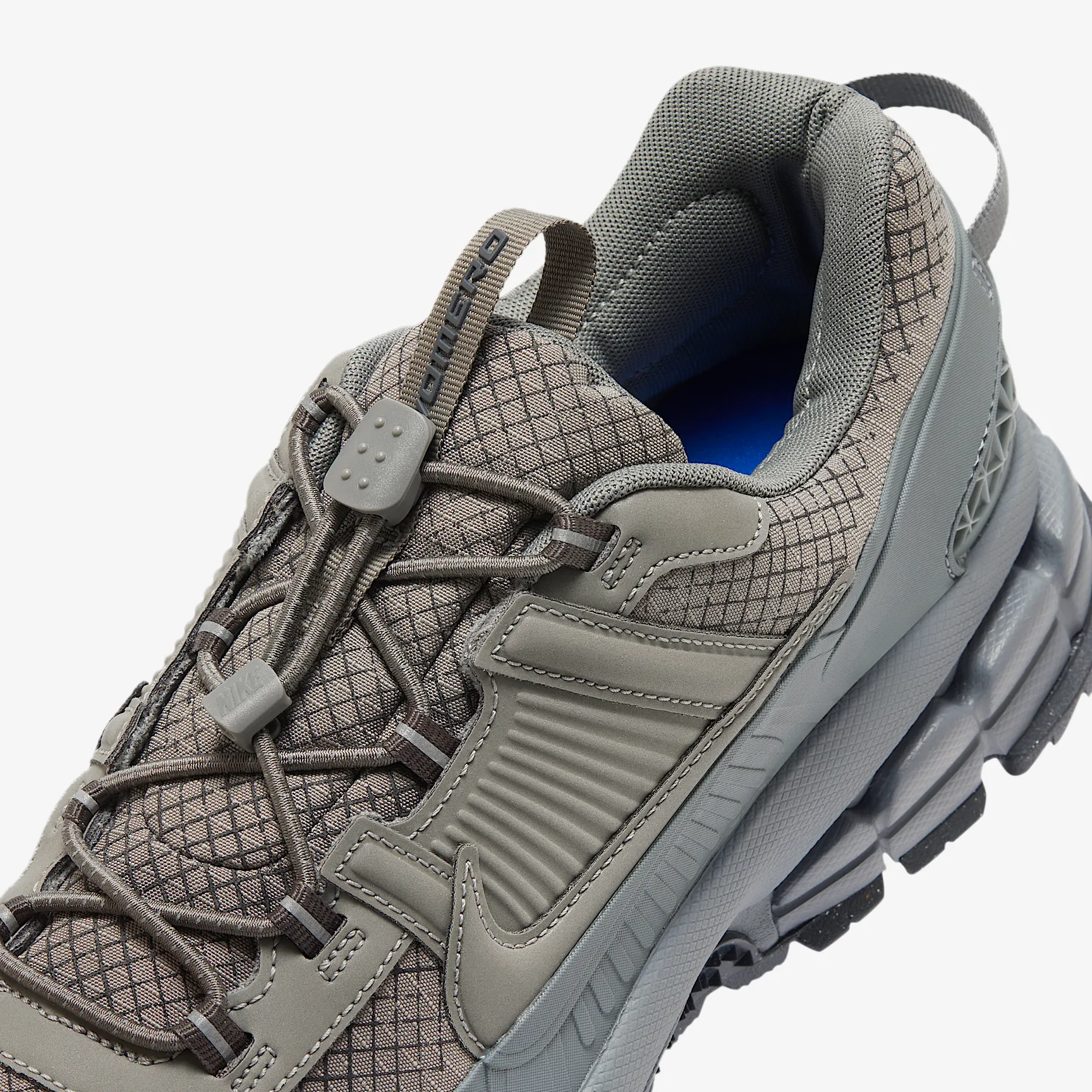 5E686E_Nike-Zoom-Vomero-Roam_METALLIC-PEWTER-COOL-GREY_HV6901-001_img6