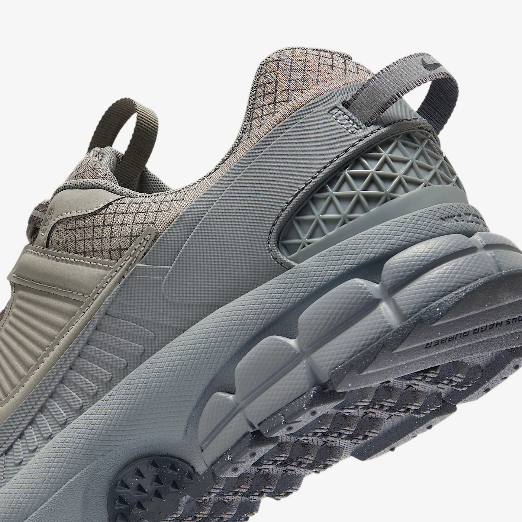 5E686E_Nike-Zoom-Vomero-Roam_METALLIC-PEWTER-COOL-GREY_HV6901-001_img7
