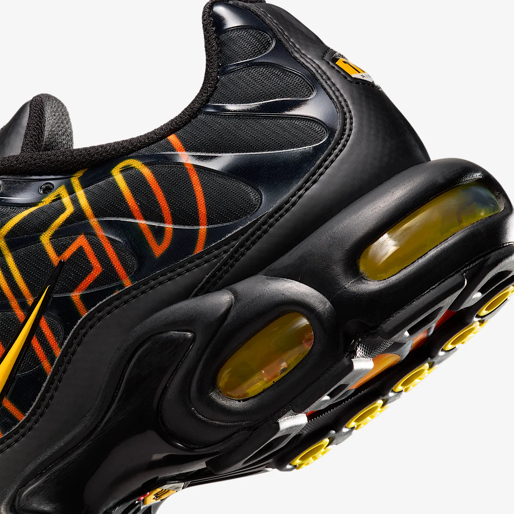 AC5425_Nike-Air-Max-Plus_BLACK-SAFETY-ORANGE_IH4459-010_img7