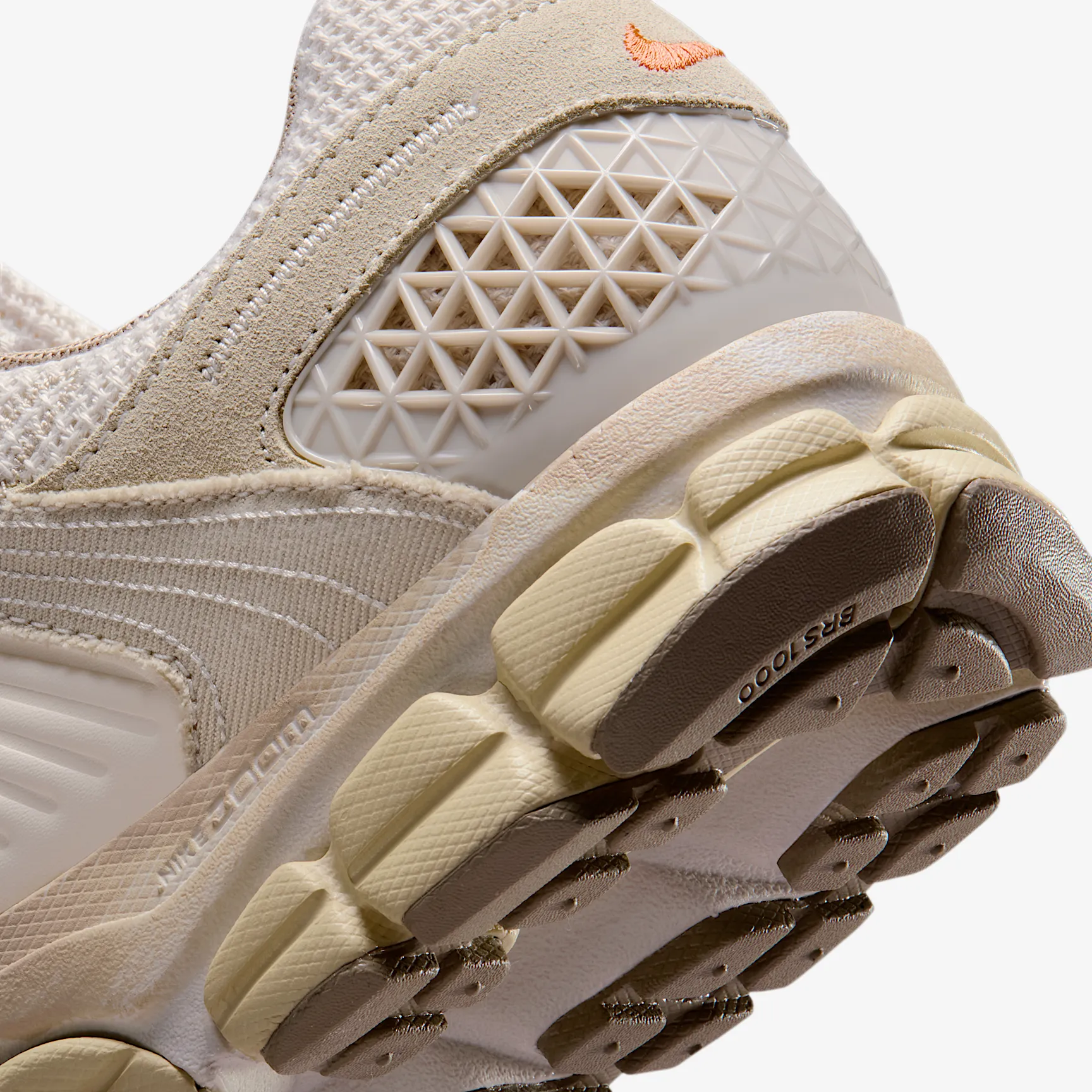 AE967C_Nike-Zoom-Vomero-5_MUSLIN-PALE-IVORY_IM6966-104_img7