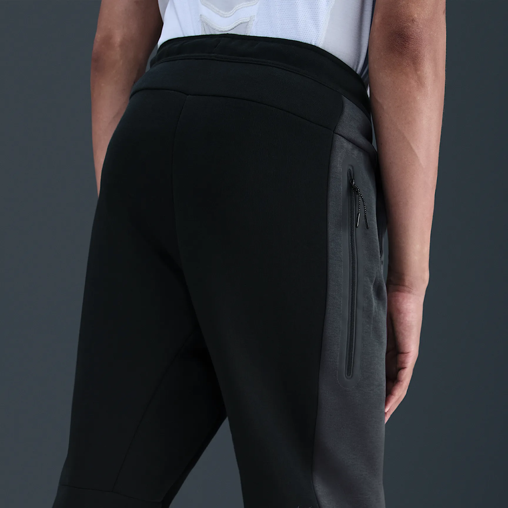 000000_Nike-Tech-Colour-Block-Open-Hem-Fleece-Trousers_BLACK_IF1323-010_img2
