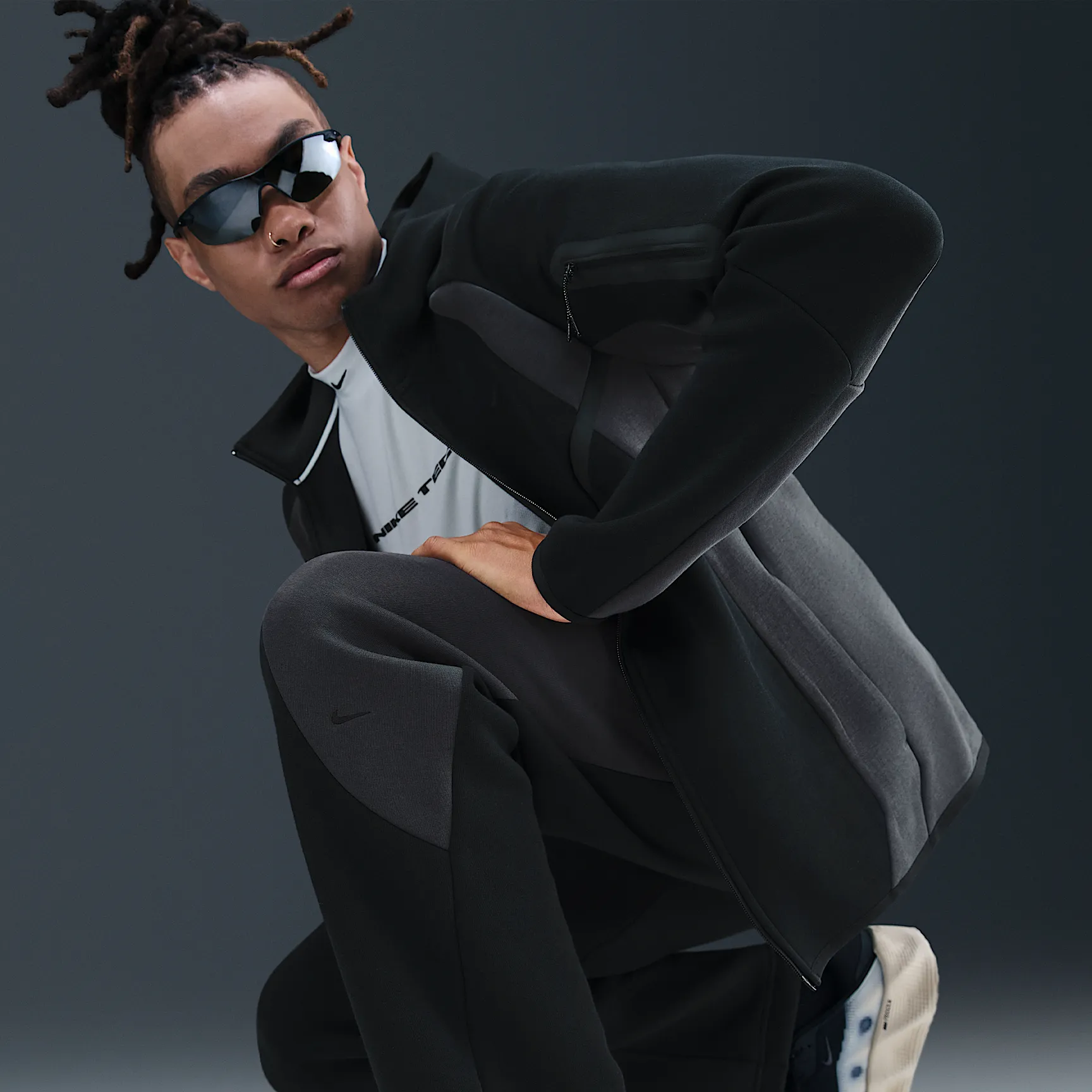 000000_Nike-Tech-Colour-Block-Open-Hem-Fleece-Trousers_BLACK_IF1323-010_img4