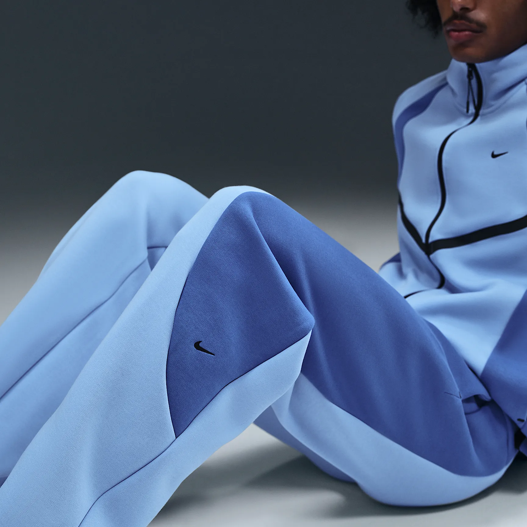 7FA3D0_Nike-Tech-Colour-Block-Open-Hem-Fleece-Trousers_COMET-BLUE_IF1323-468_img4