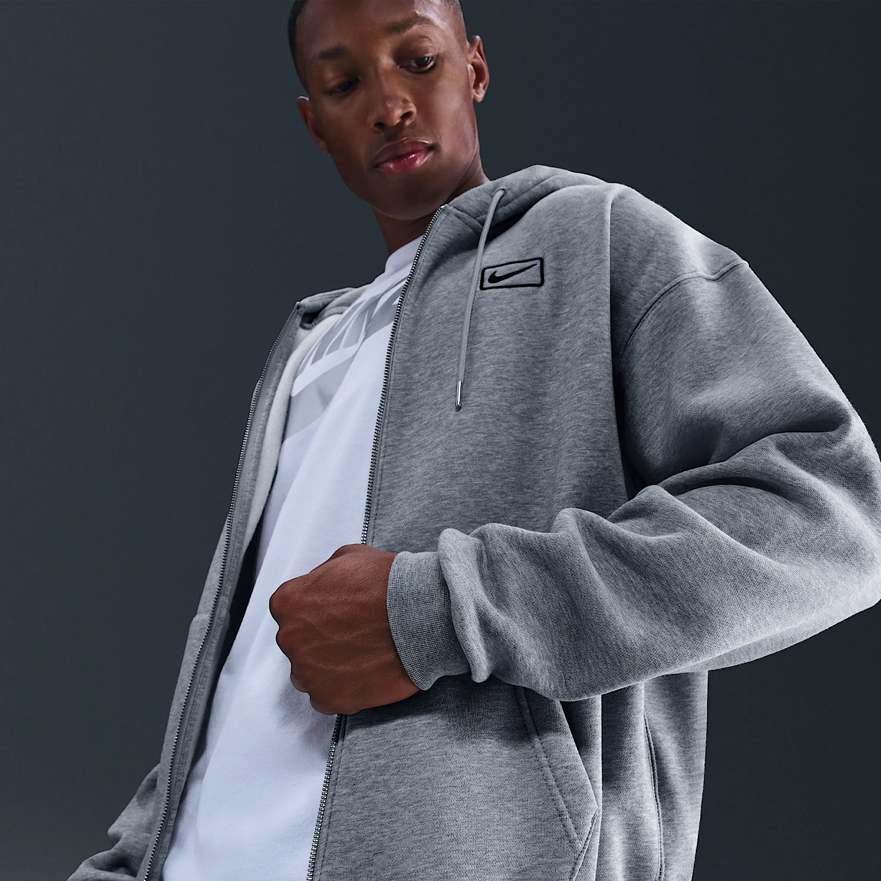 767B88_Nike-Full-Zip-Hoodie_DARK-GREY-HEATHER_IQ2765-063_img2