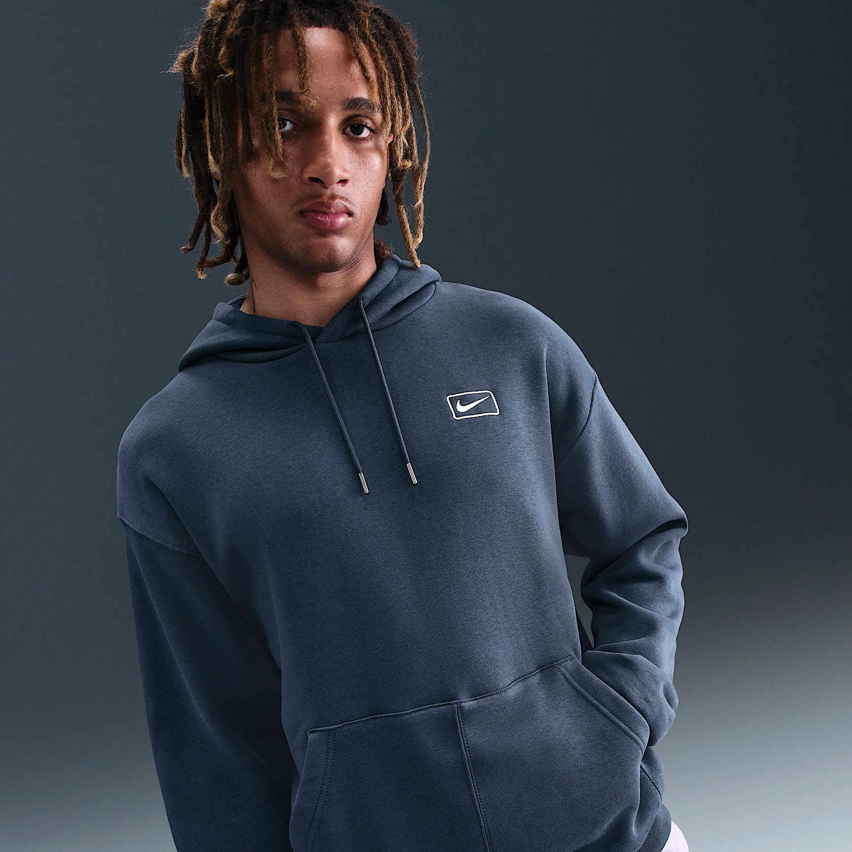 303B4C_Nike-Pullover-Hoodie_THUNDER-BLUE_IQ2769-437_img0