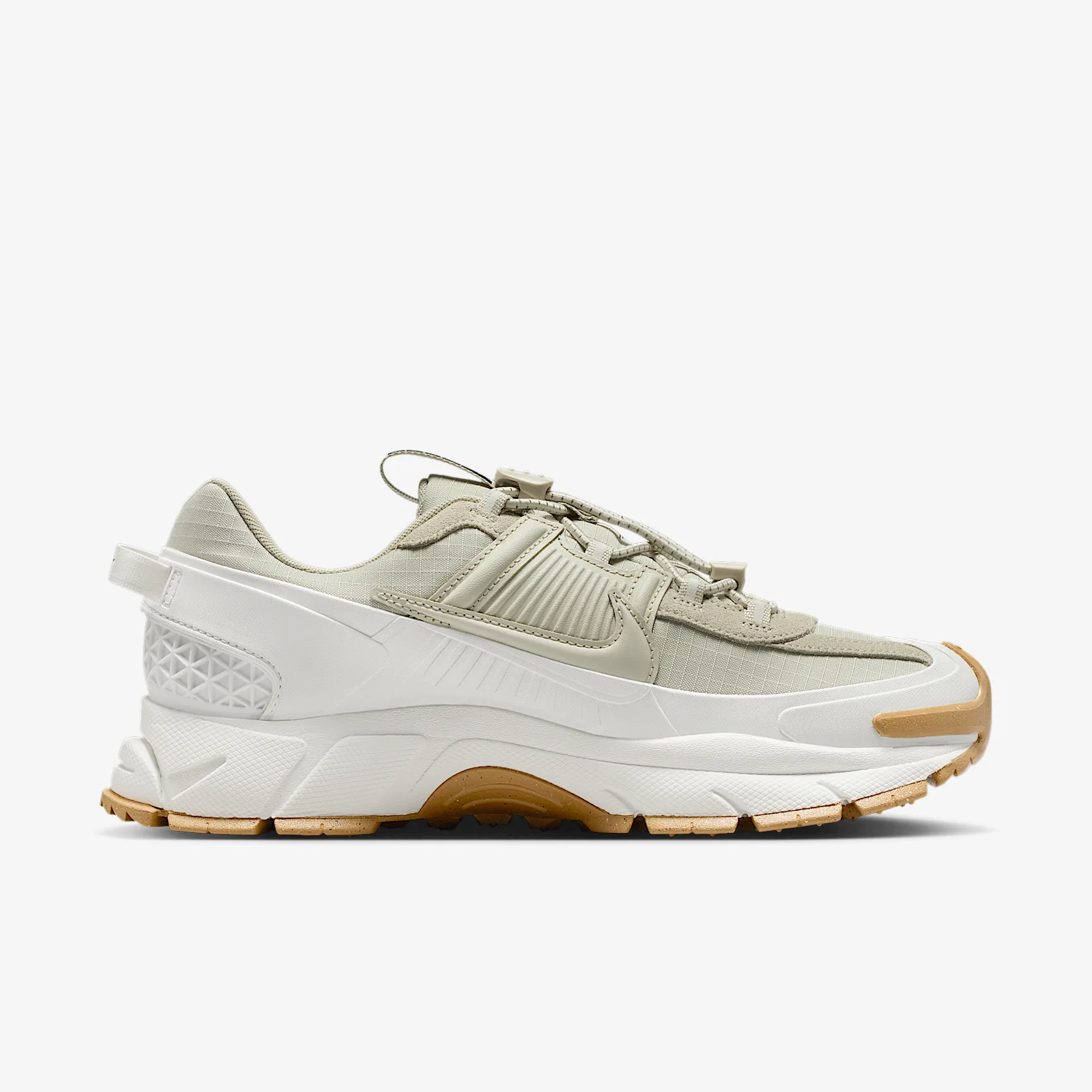 BCBDAC_Nike-Zoom-Vomero-Roam-WMNS_SAIL_HQ2181-100_img2
