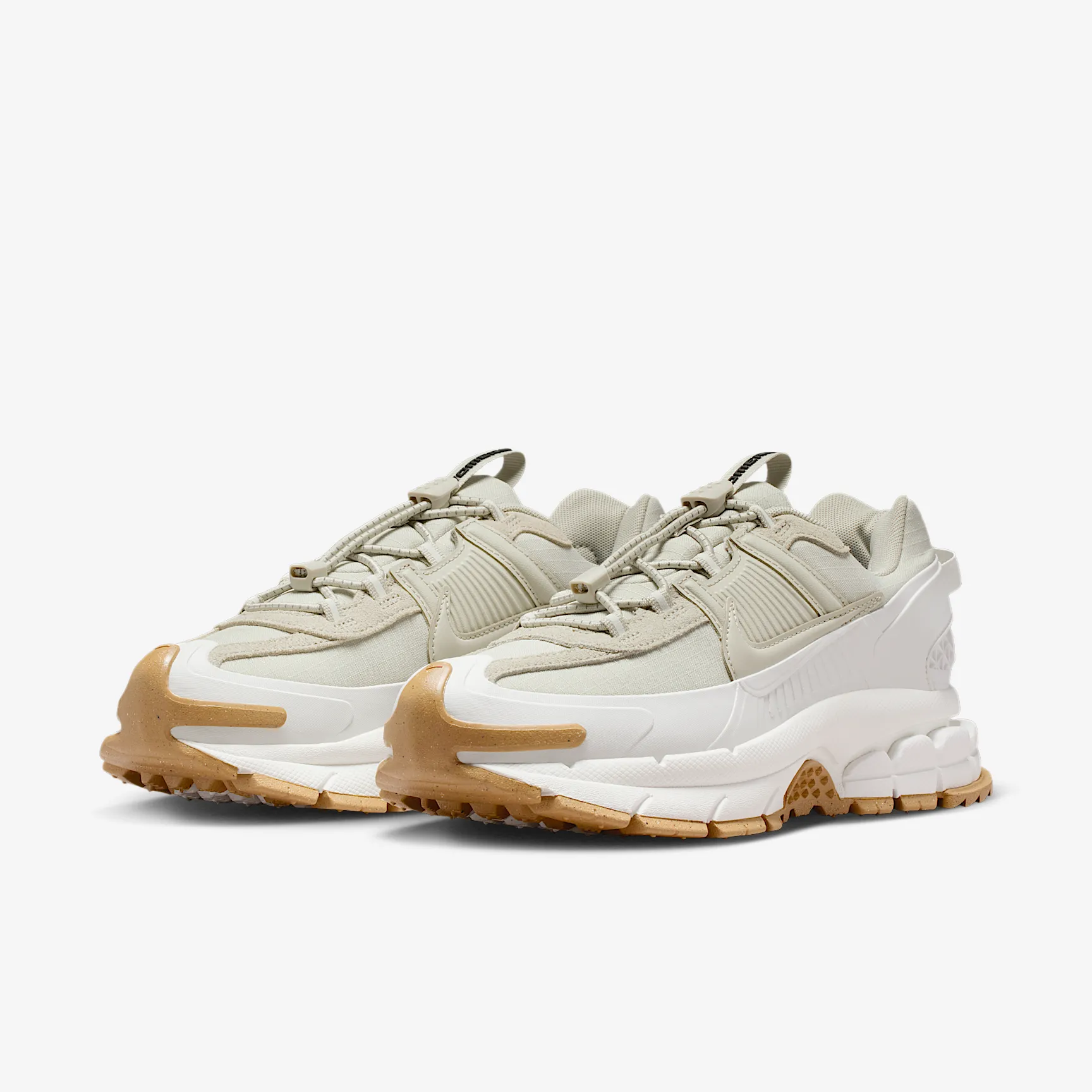 BCBDAC_Nike-Zoom-Vomero-Roam-WMNS_SAIL_HQ2181-100_img4