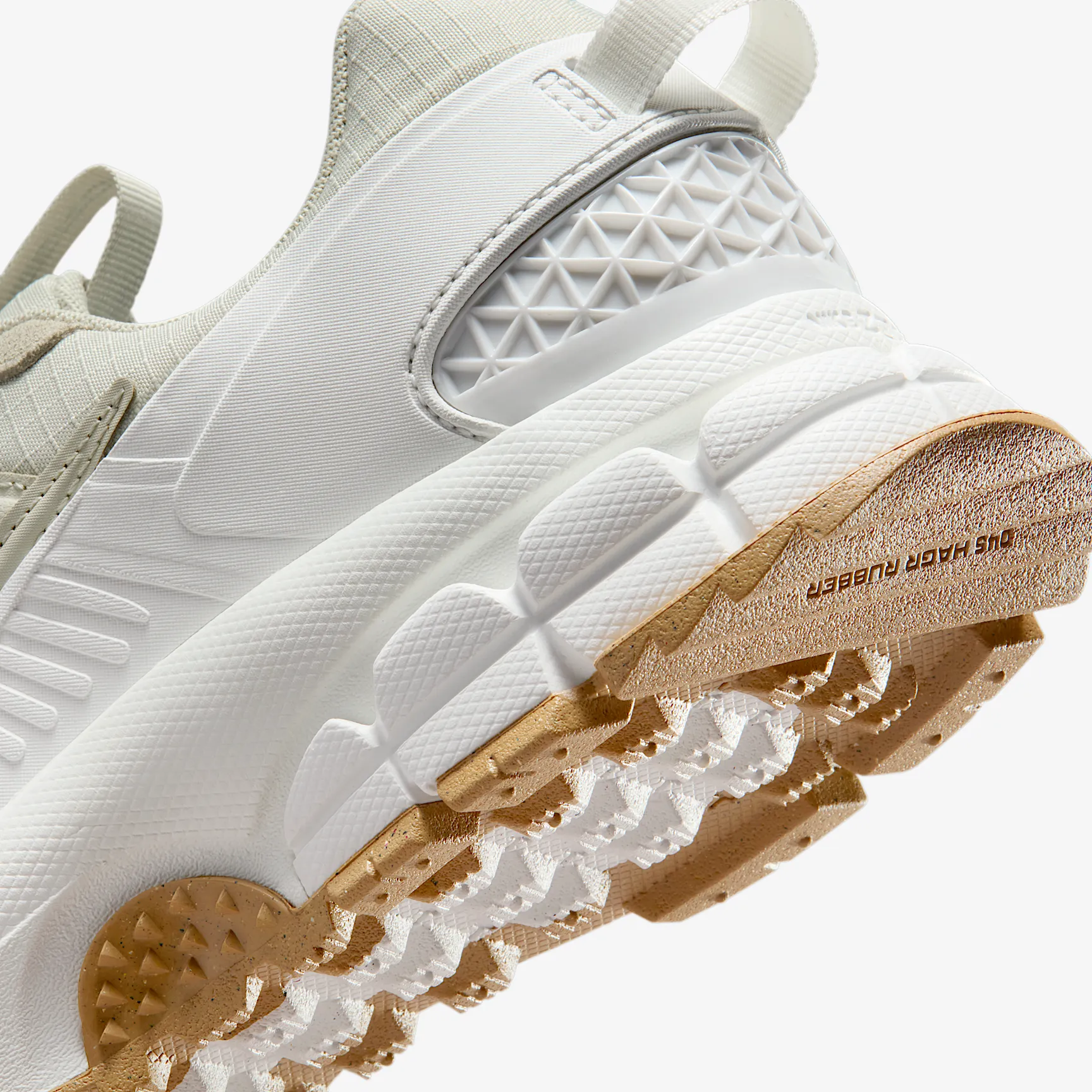 BCBDAC_Nike-Zoom-Vomero-Roam-WMNS_SAIL_HQ2181-100_img7