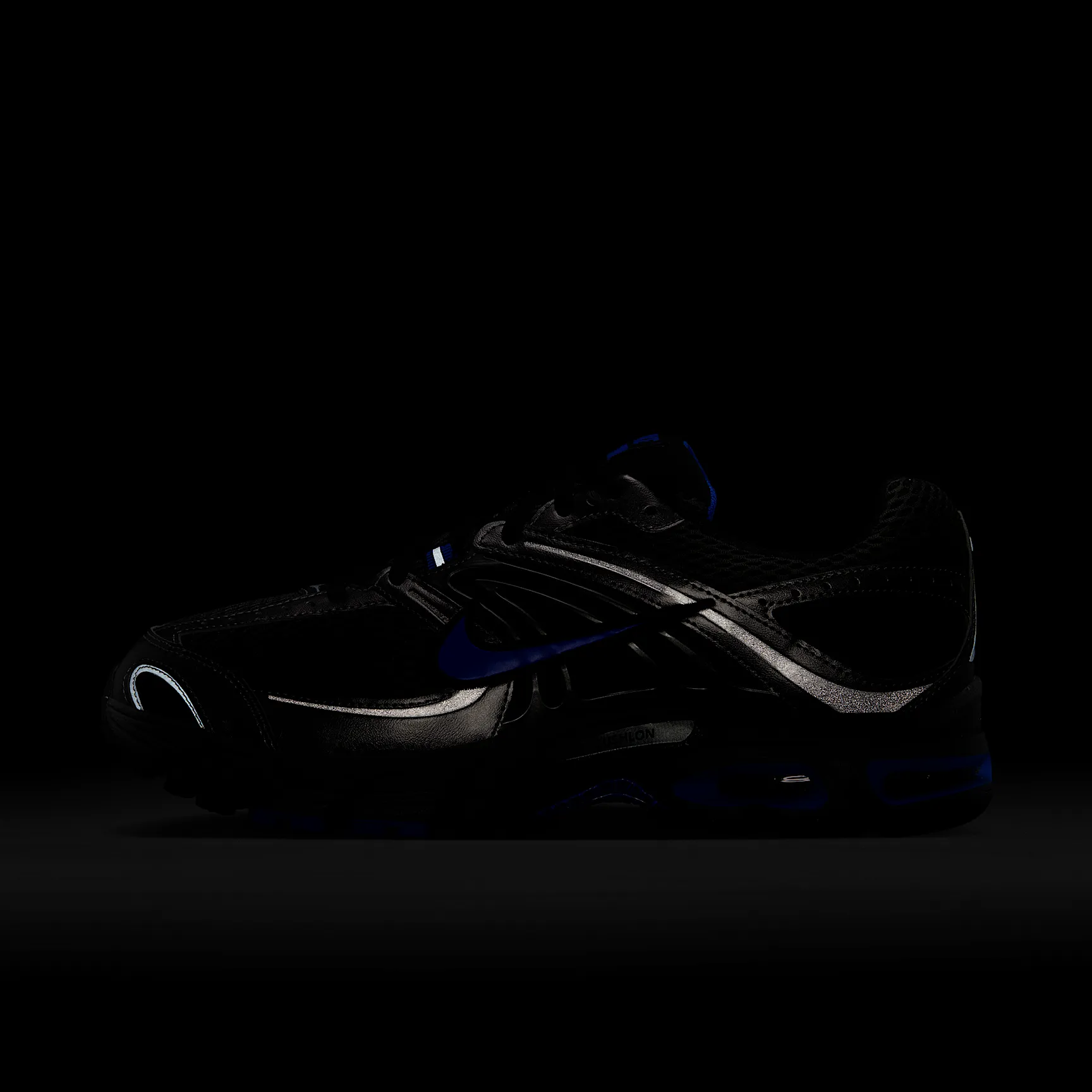 0840D7_Nike-Air-Max-Moto-2K_BLACK-ROYAL_IO9279-003_img8