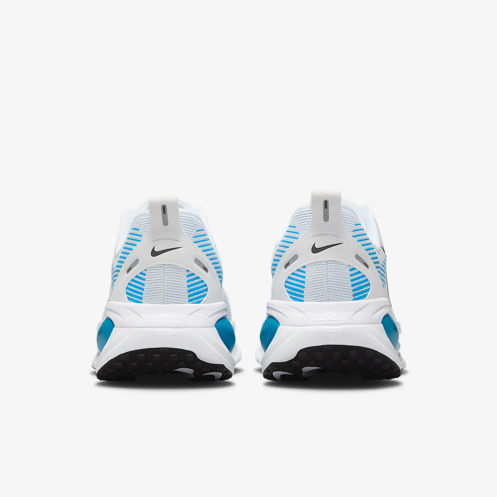 0E658E_Nike-Vomero-18_WHITE-BLUE-HERO_HM6803-109_img5