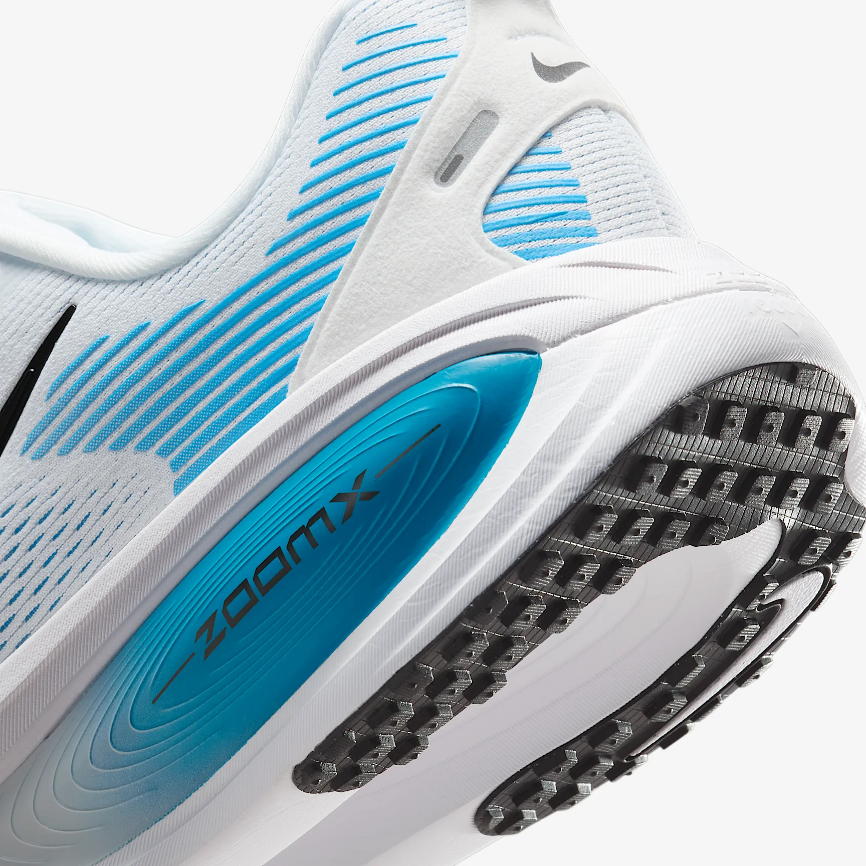 0E658E_Nike-Vomero-18_WHITE-BLUE-HERO_HM6803-109_img7