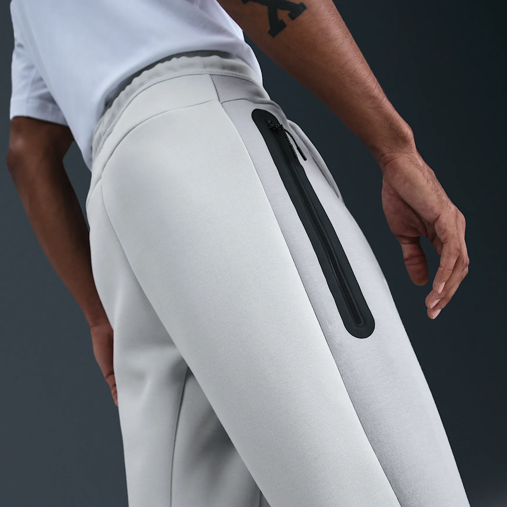BFC2C8_Nike-Tech-Colour-Block-Open-Hem-Fleece-Trousers_LIGHT-SILVER_IF1323-034_img1