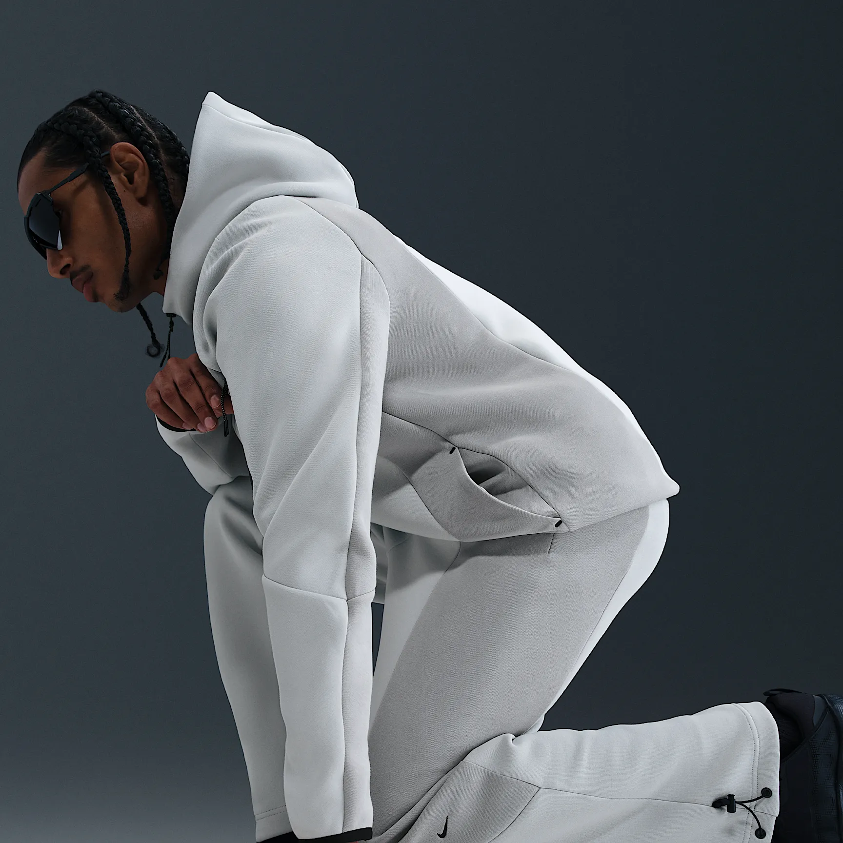 BFC2C8_Nike-Tech-Colour-Block-Open-Hem-Fleece-Trousers_LIGHT-SILVER_IF1323-034_img2