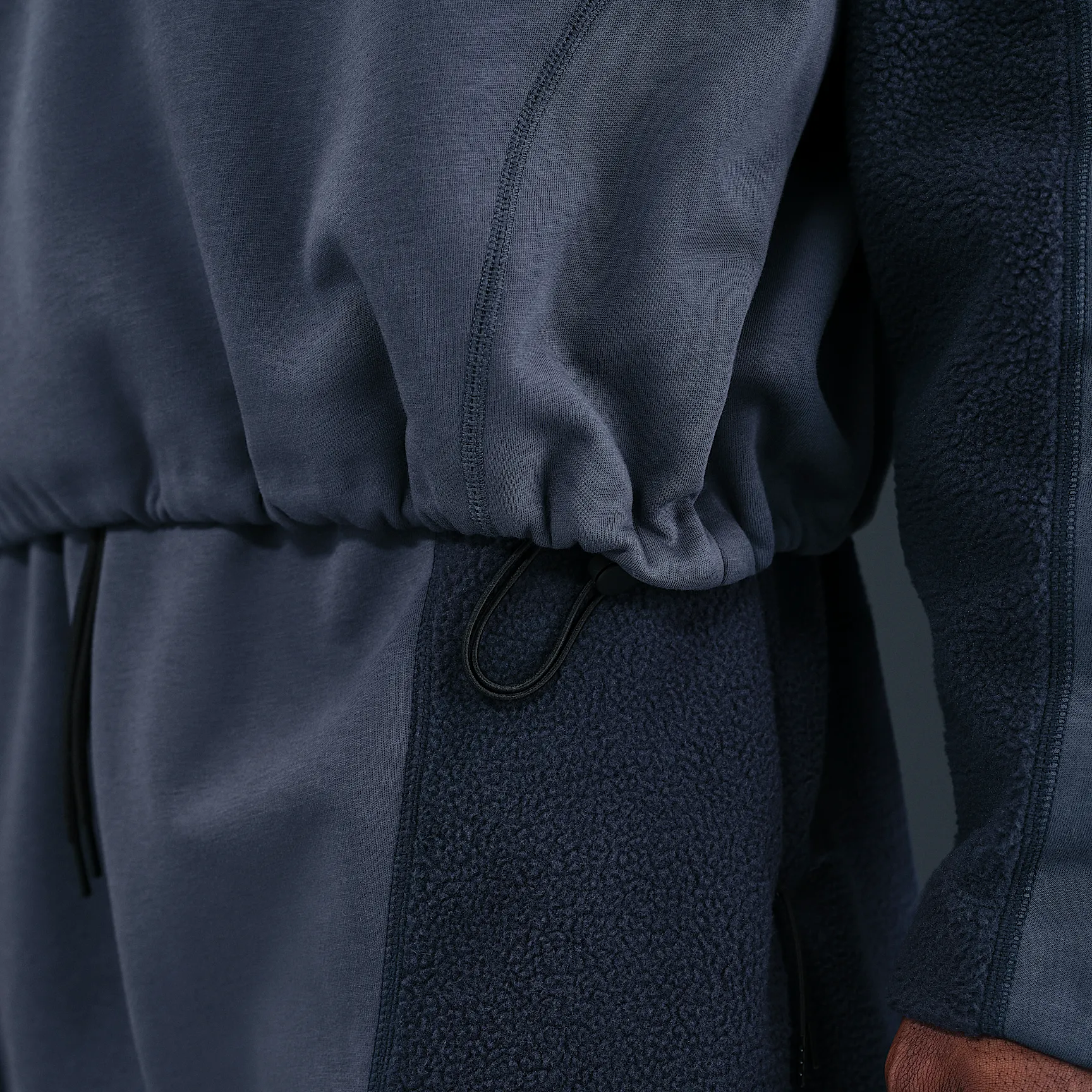 303647_Nike-Tech-Boreas-Oversized-Hoodie_THUNDER-BLUE_IB3363-437_img4