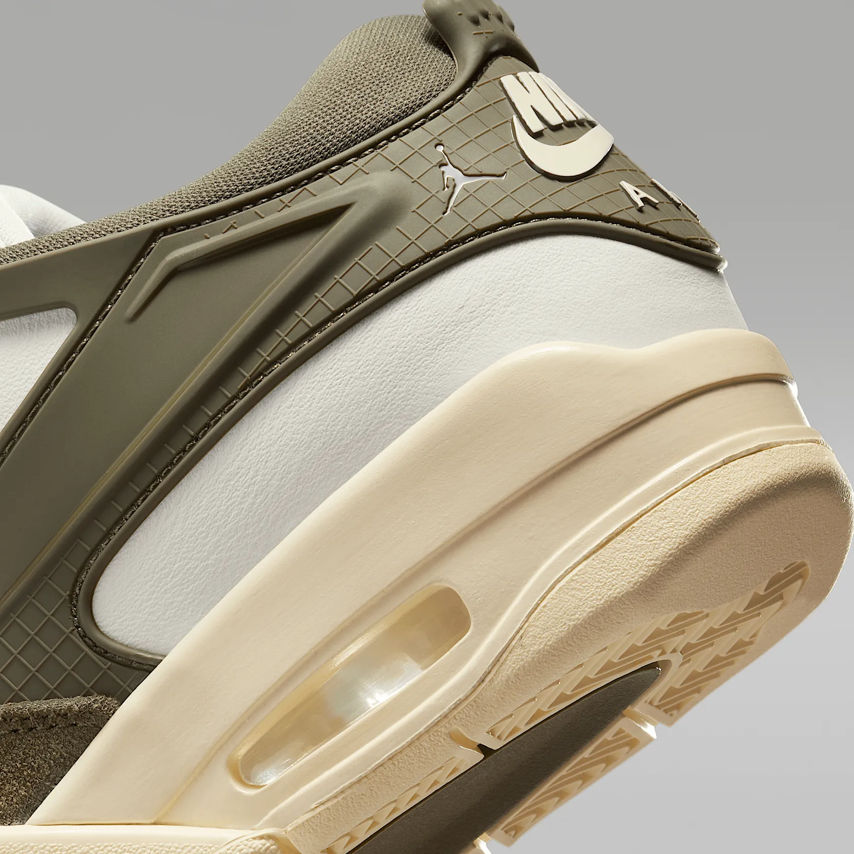 3A3625_Air-Jordan-4-RM-WMNS_SAIL-MEDIUM-OLIVE_FQ7940-121_img7