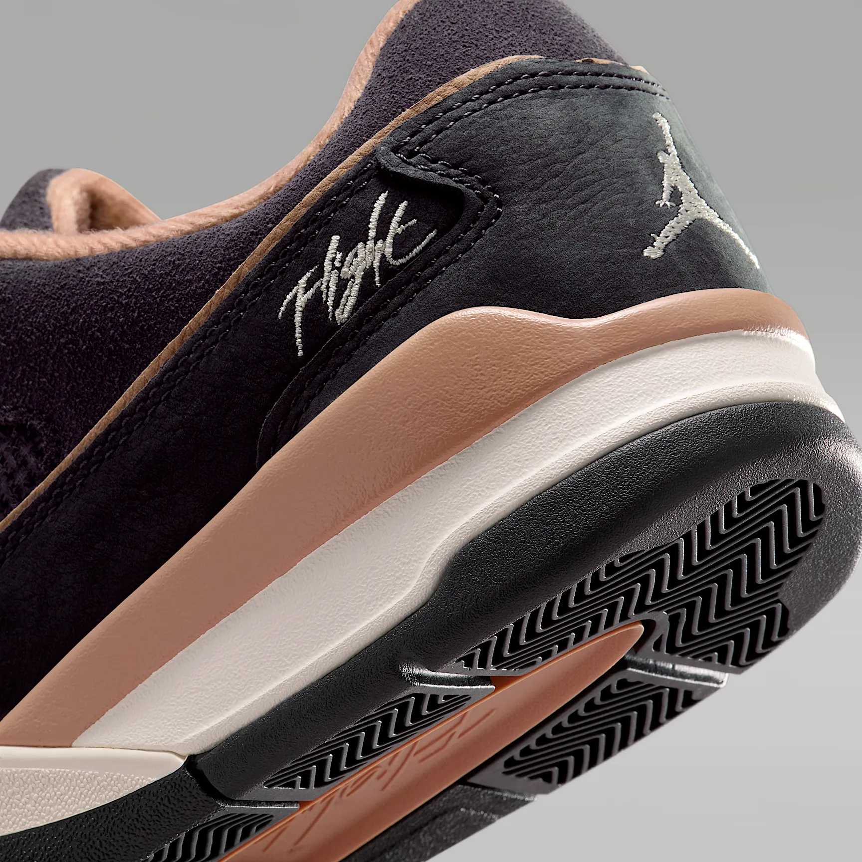 1E121C_Jordan-Flight-Court-WMNS_ANTHRACITE_FZ9854-001_img7