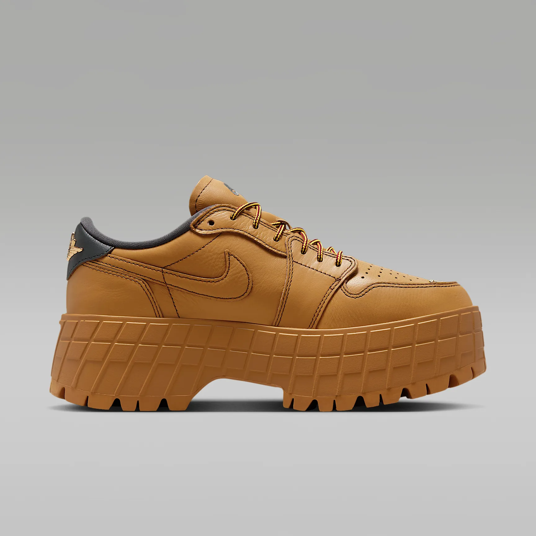 88511D_Air-Jordan-1-Brooklyn-Low-WMNS_WHEAT_HF3184-700_img2