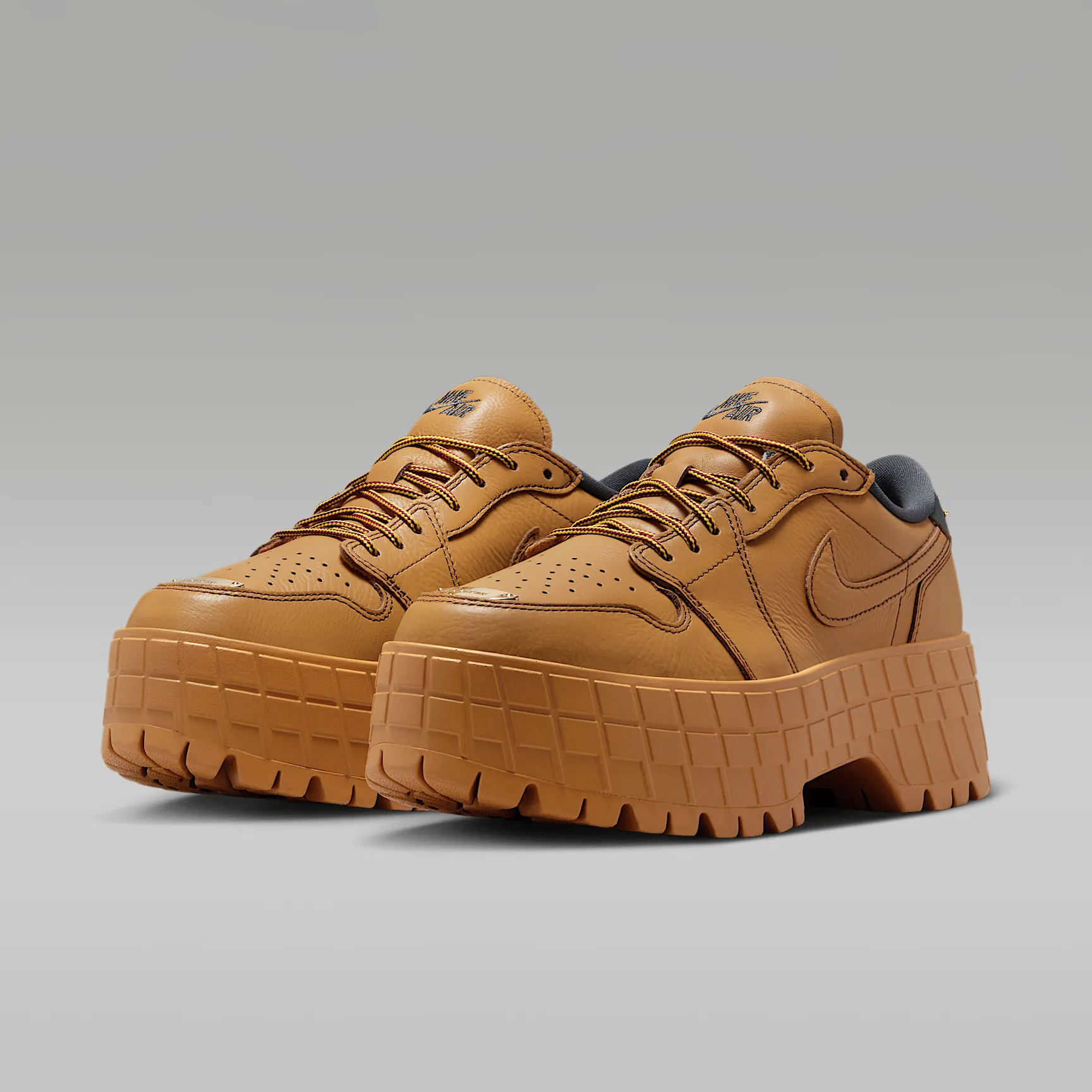 88511D_Air-Jordan-1-Brooklyn-Low-WMNS_WHEAT_HF3184-700_img4