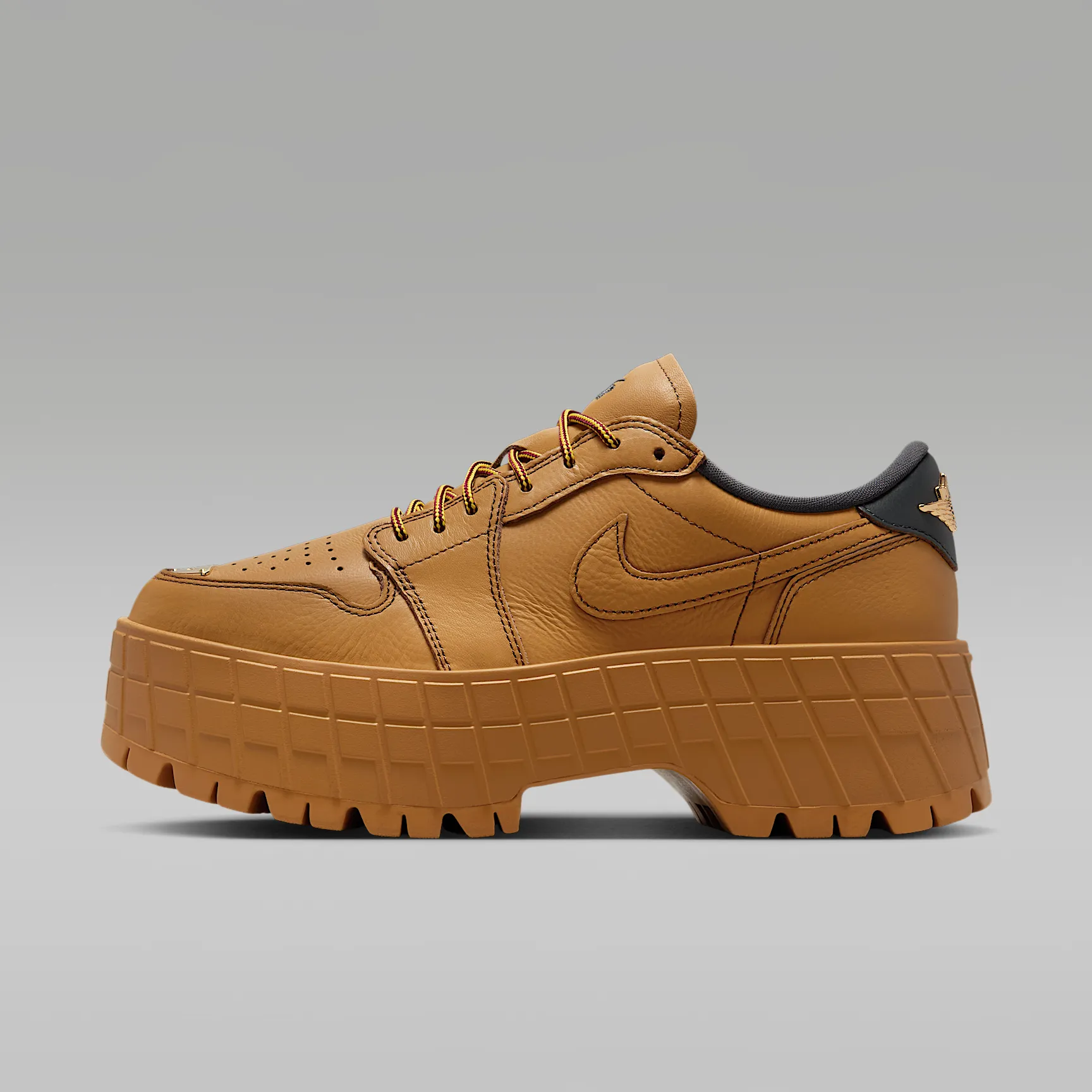 88511D_Air-Jordan-1-Brooklyn-Low-WMNS_WHEAT_HF3184-700_img0