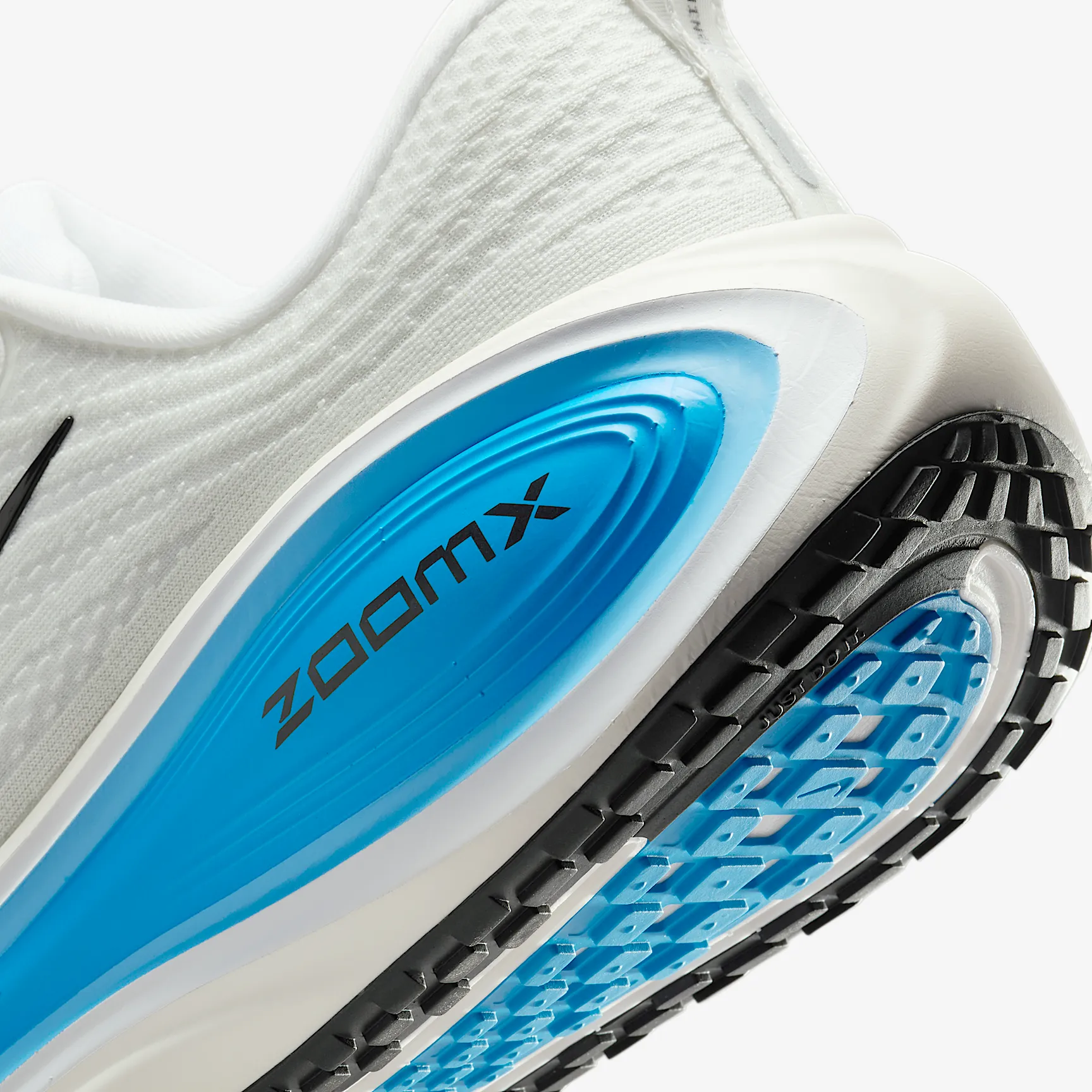 007DBA_Nike-Vomero-Plus_WHITE-BLUE-HERO_HV8150-103_img7