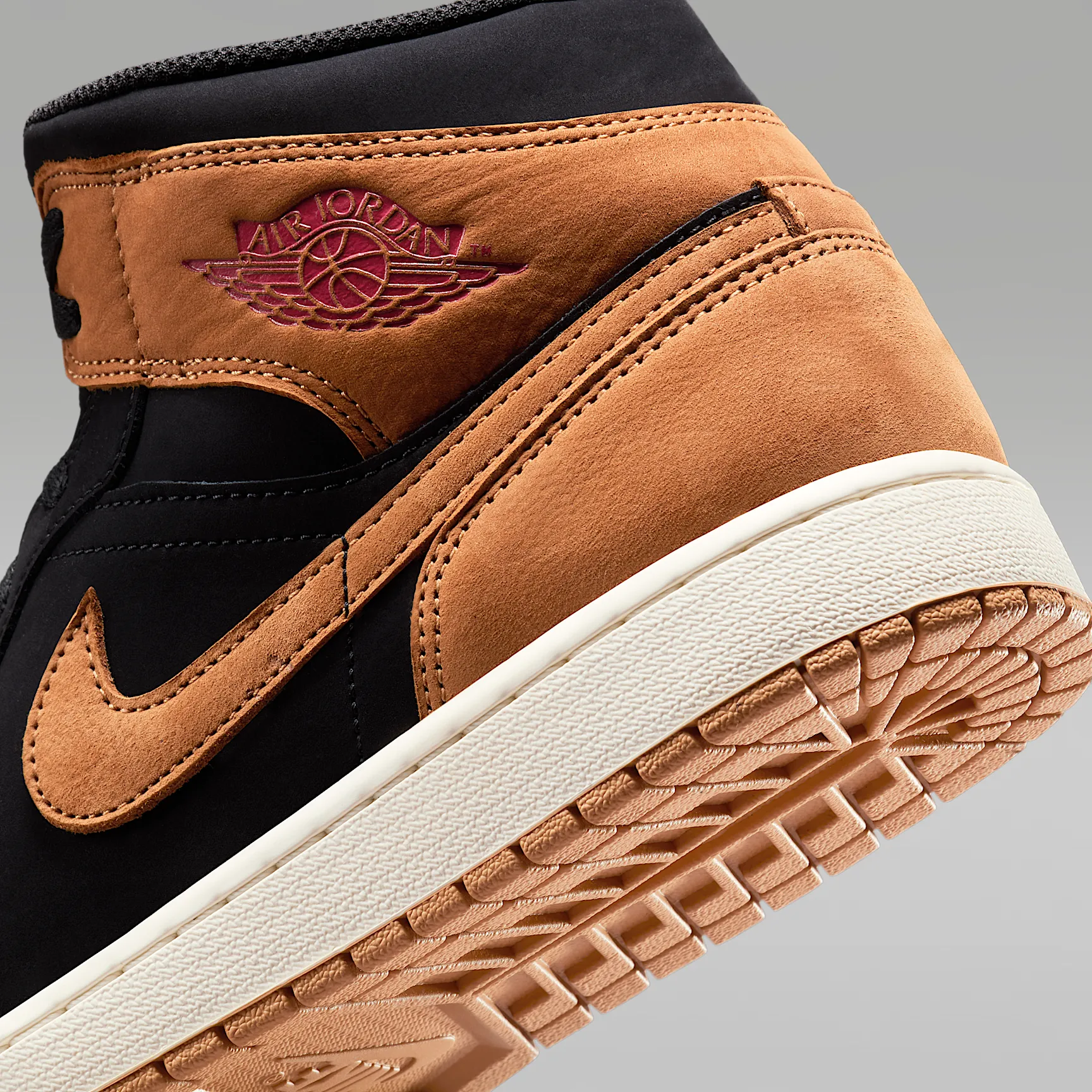 D48B5E_Air-Jordan-1-Mid-SE_BLACK-FLAX_HV4091-002_img7