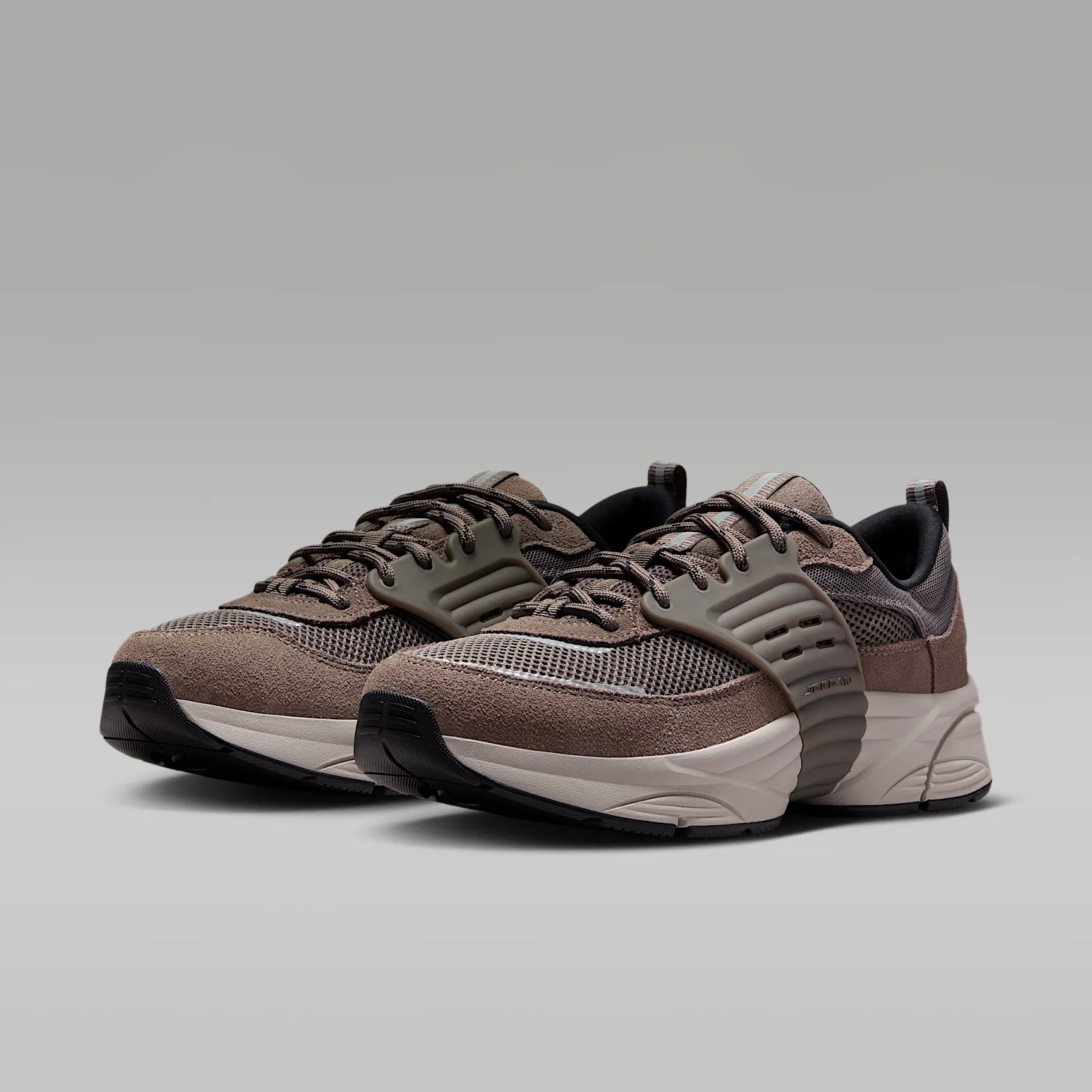 908380_Jordan-Trunner_CAVE-STONE_IB3722-201_img4