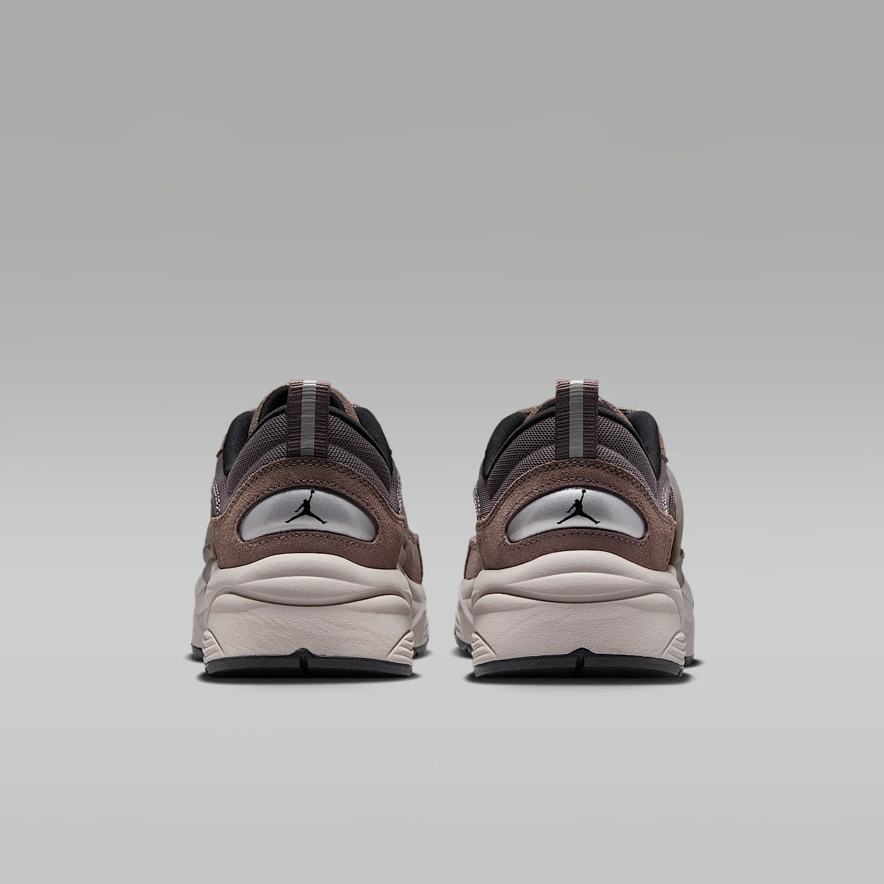 908380_Jordan-Trunner_CAVE-STONE_IB3722-201_img5