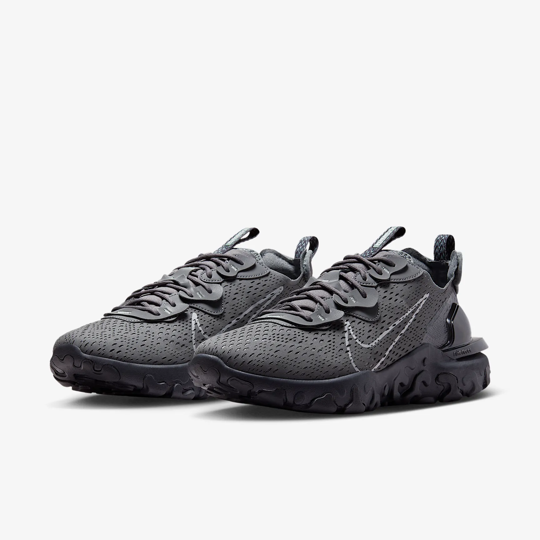 3F3D40_Nike-React-Vision_IRON-GREY-REFLECT-SILVER_IM5996-068_img4
