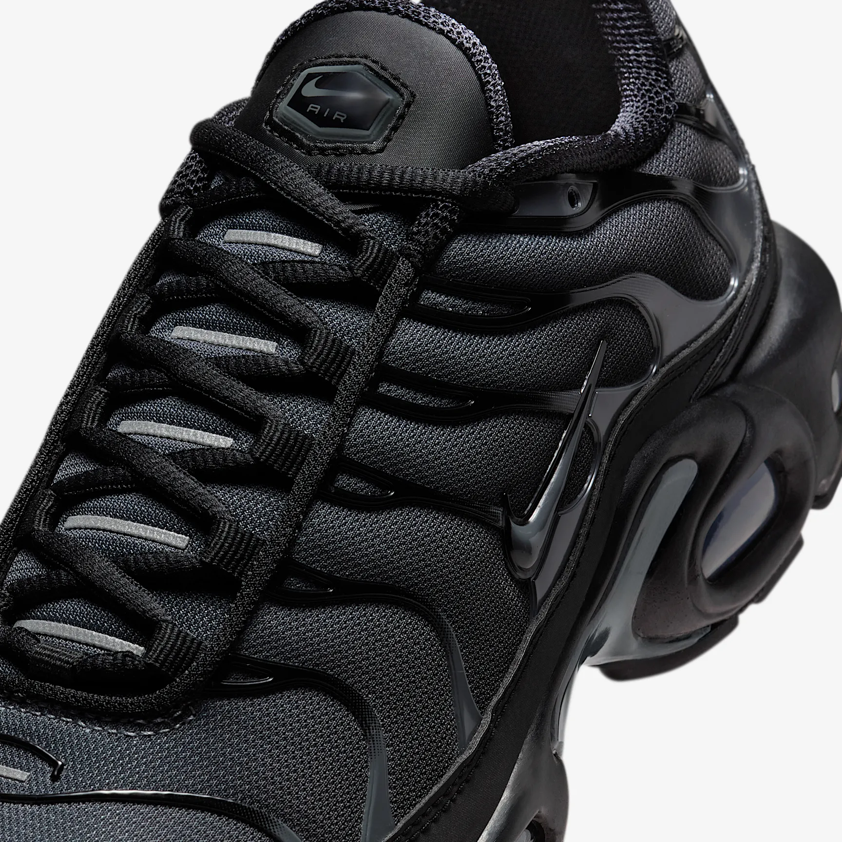 000000_Nike-Air-Max-Plus-WMNS_BLACK-METALLIC_IM6019-010_img6