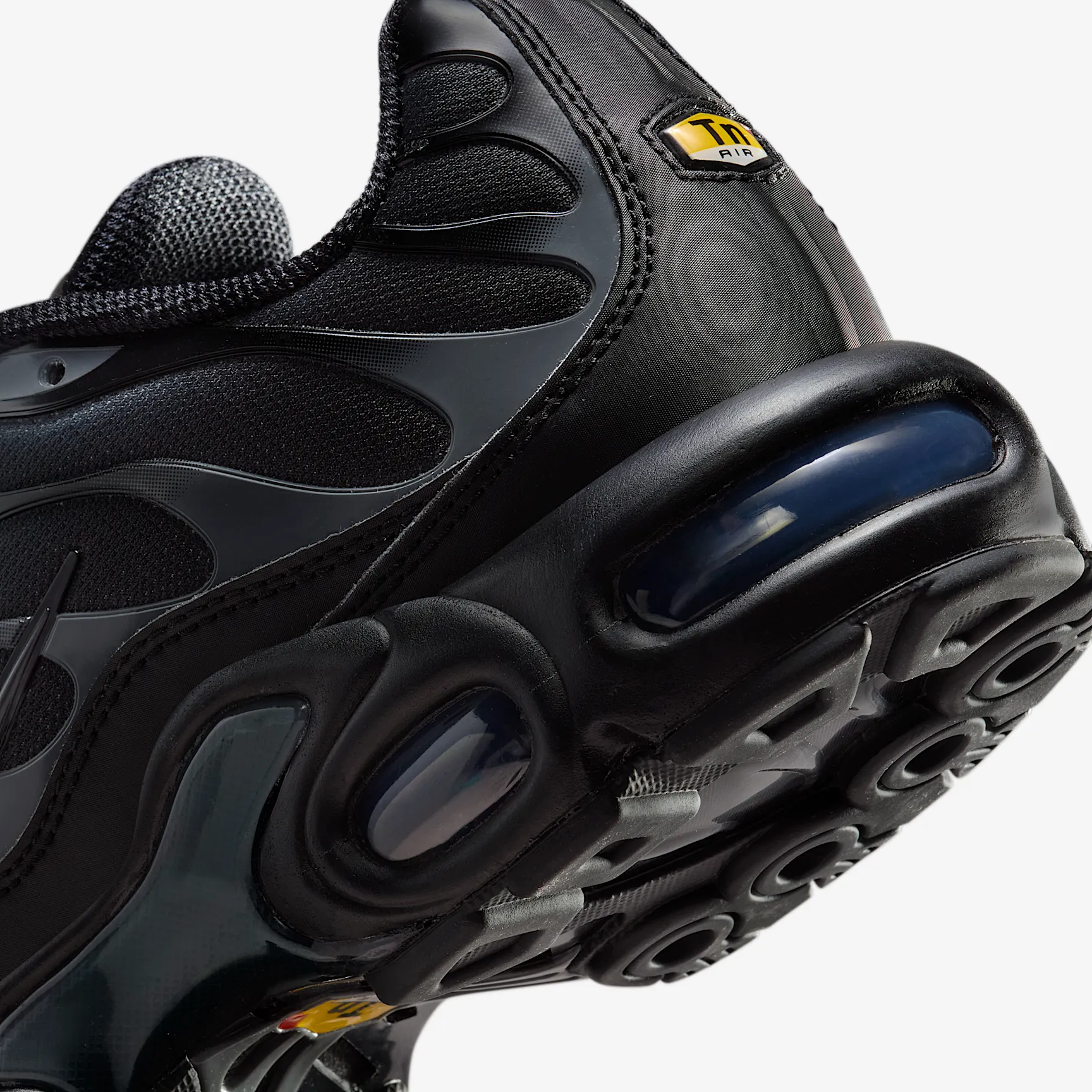 000000_Nike-Air-Max-Plus-WMNS_BLACK-METALLIC_IM6019-010_img7