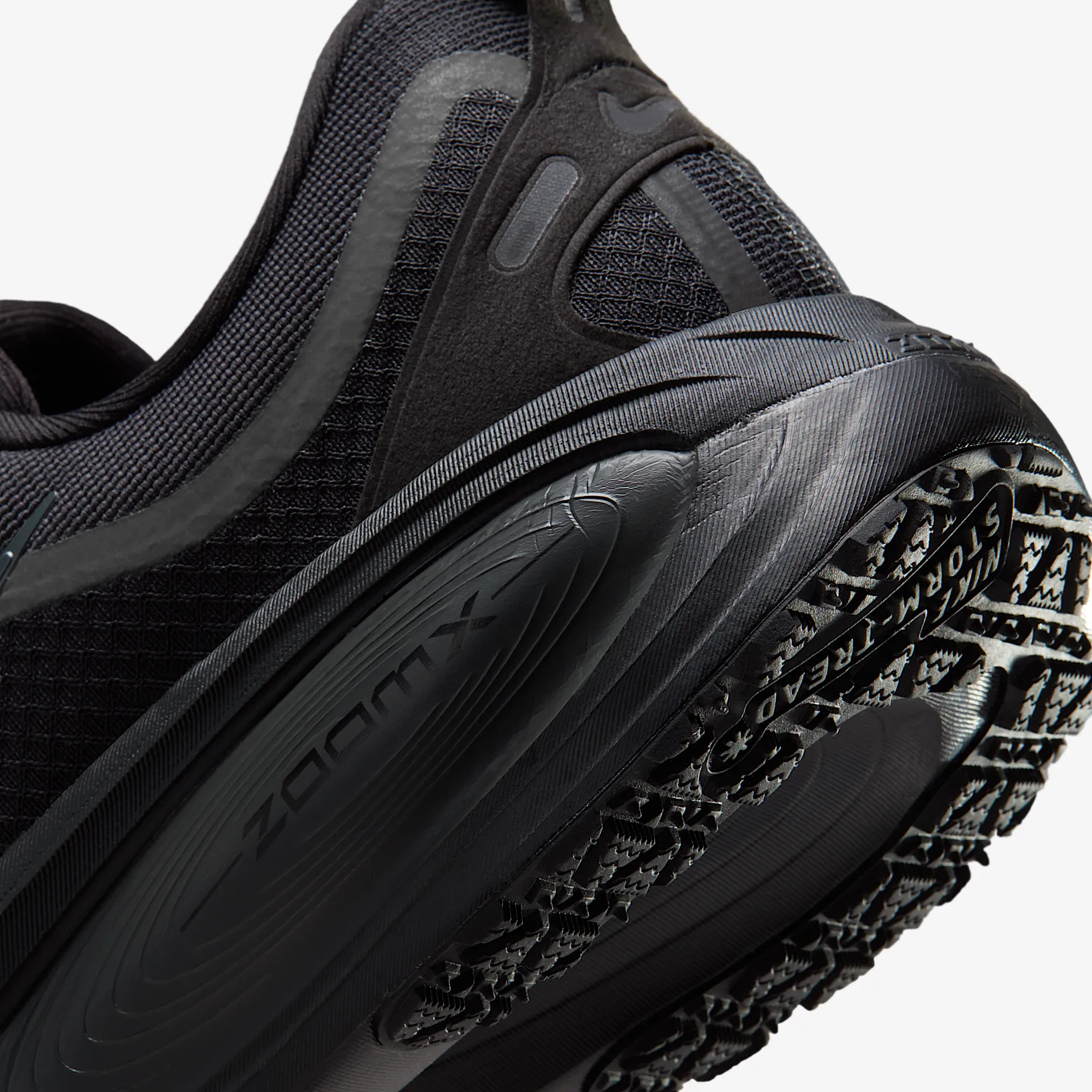 000000_Nike-Vomero-18-Gore-Tex_BLACK_HQ7001-001_img7