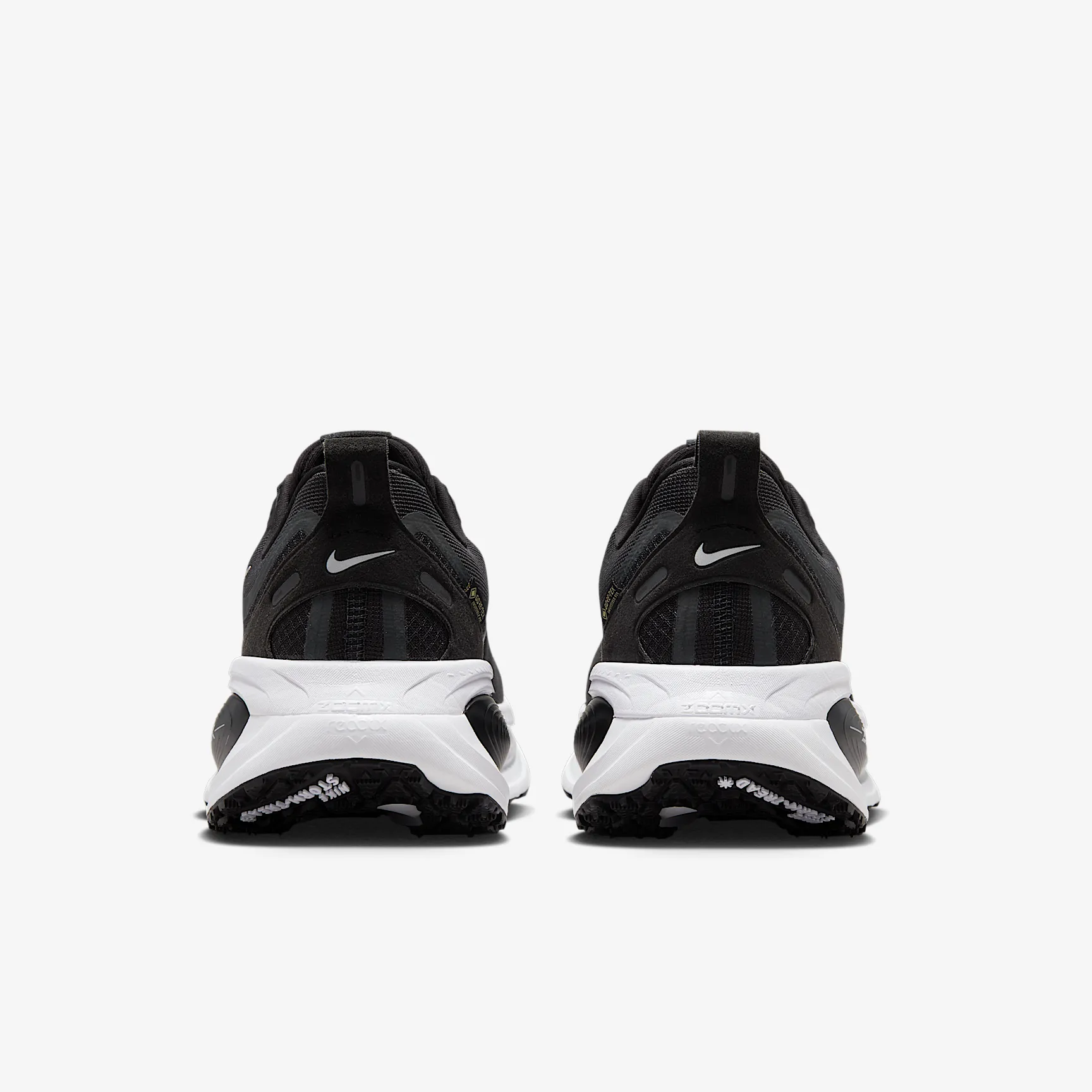 000000_Nike-Vomero-18-Gore-Tex_BLACK-WHITE-METALLIC-SILVER_HQ7001-002_img5