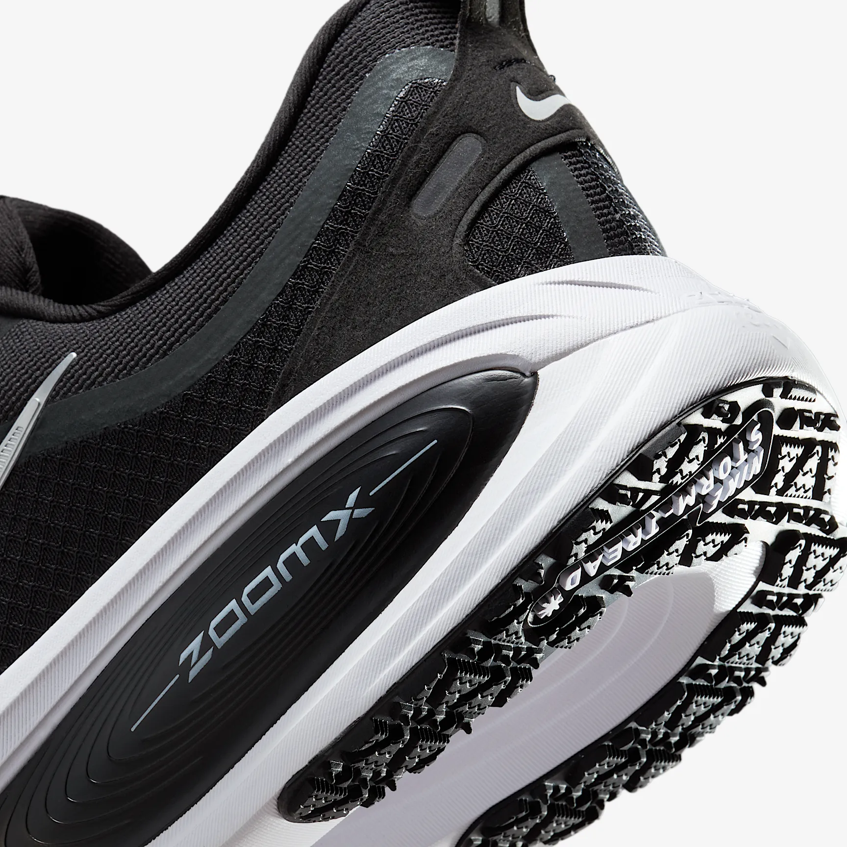 000000_Nike-Vomero-18-Gore-Tex_BLACK-WHITE-METALLIC-SILVER_HQ7001-002_img7