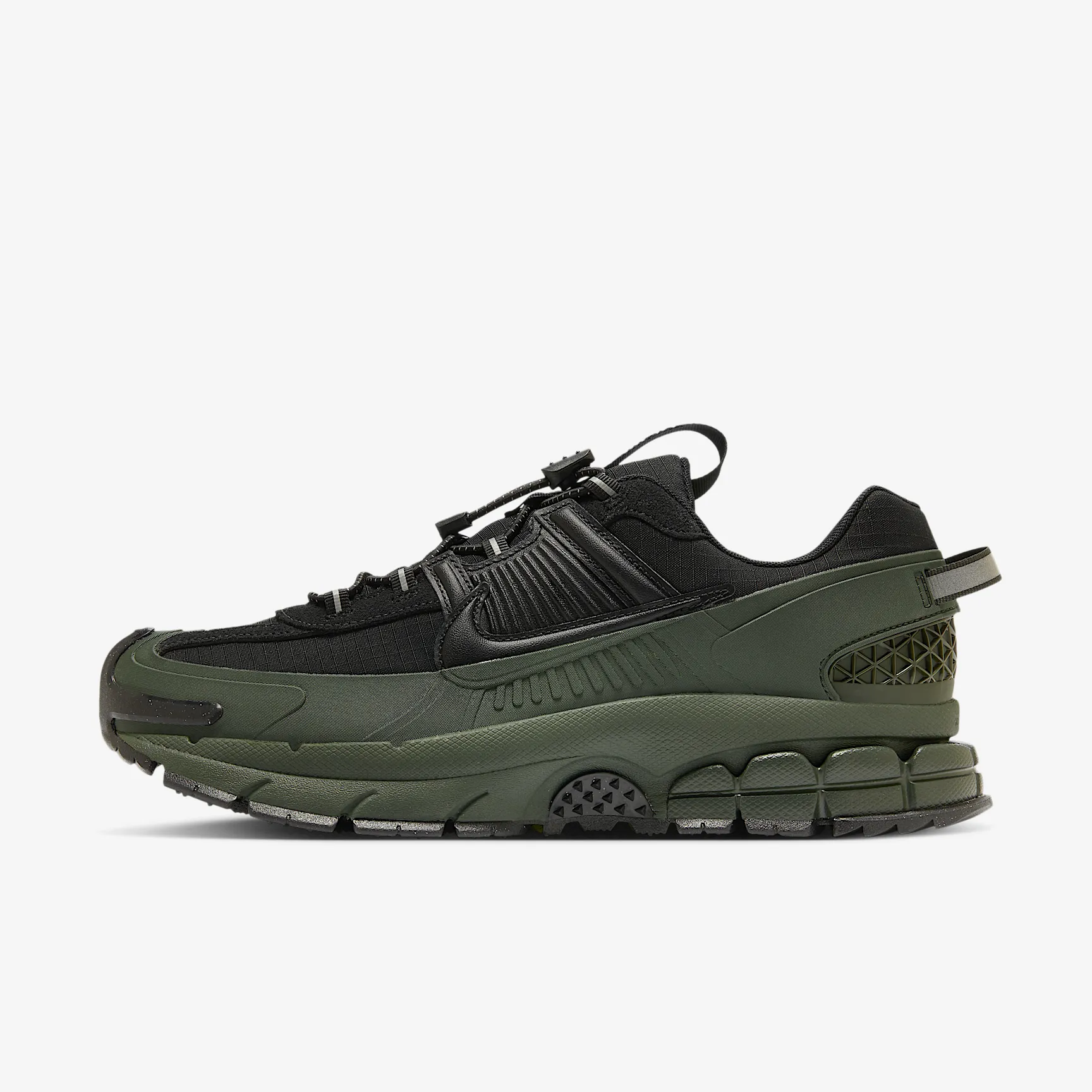 60665D_Nike-Zoom-Vomero-Roam_SEQUOIA_FV2295-300_img0